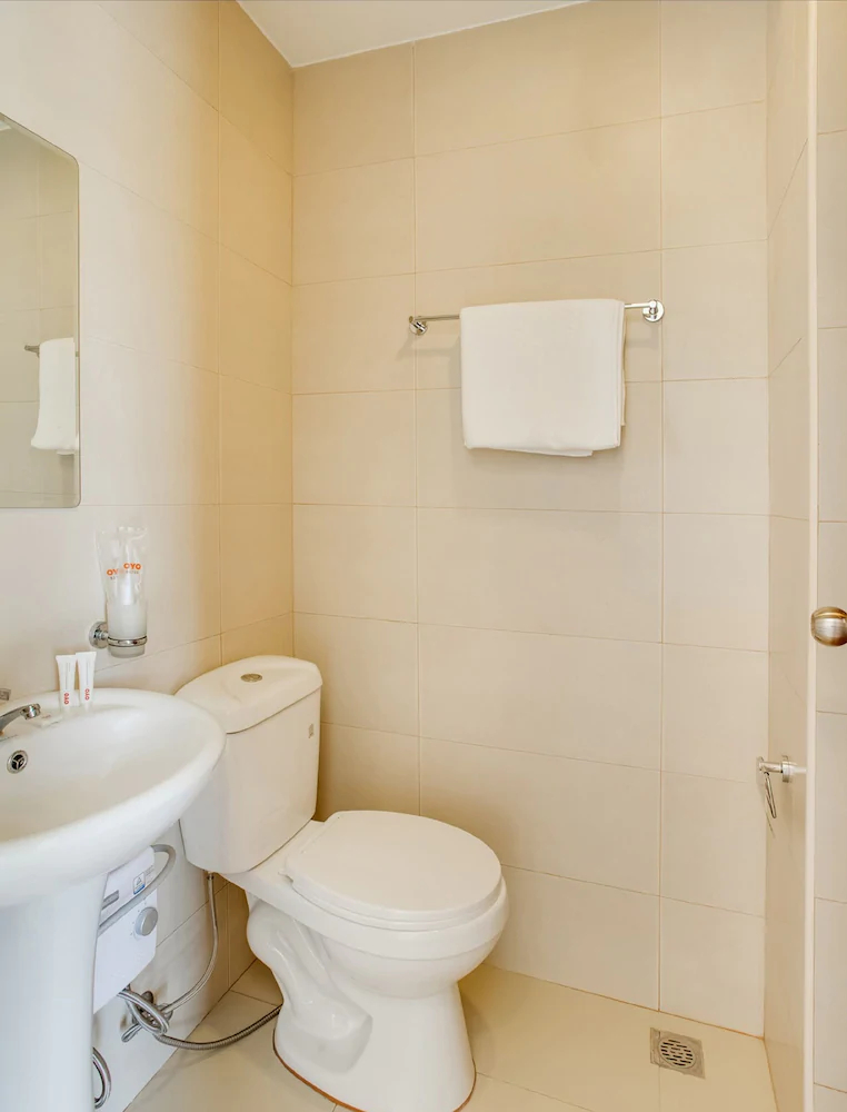 Maple Wave Davao by OYO Rooms