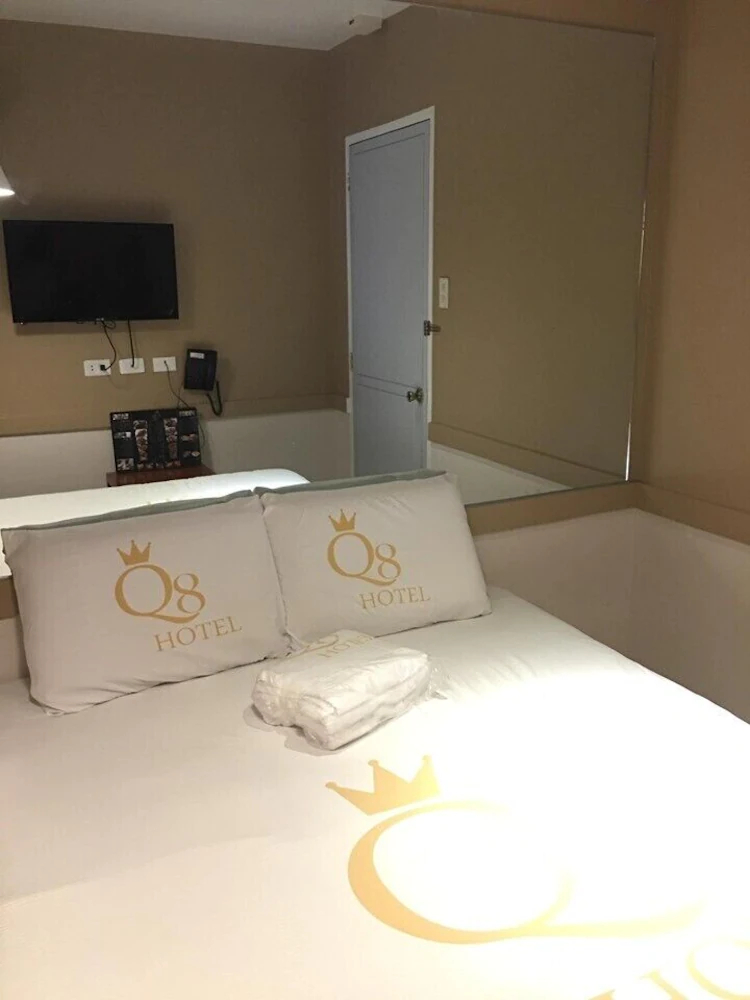 Q8 Hotel