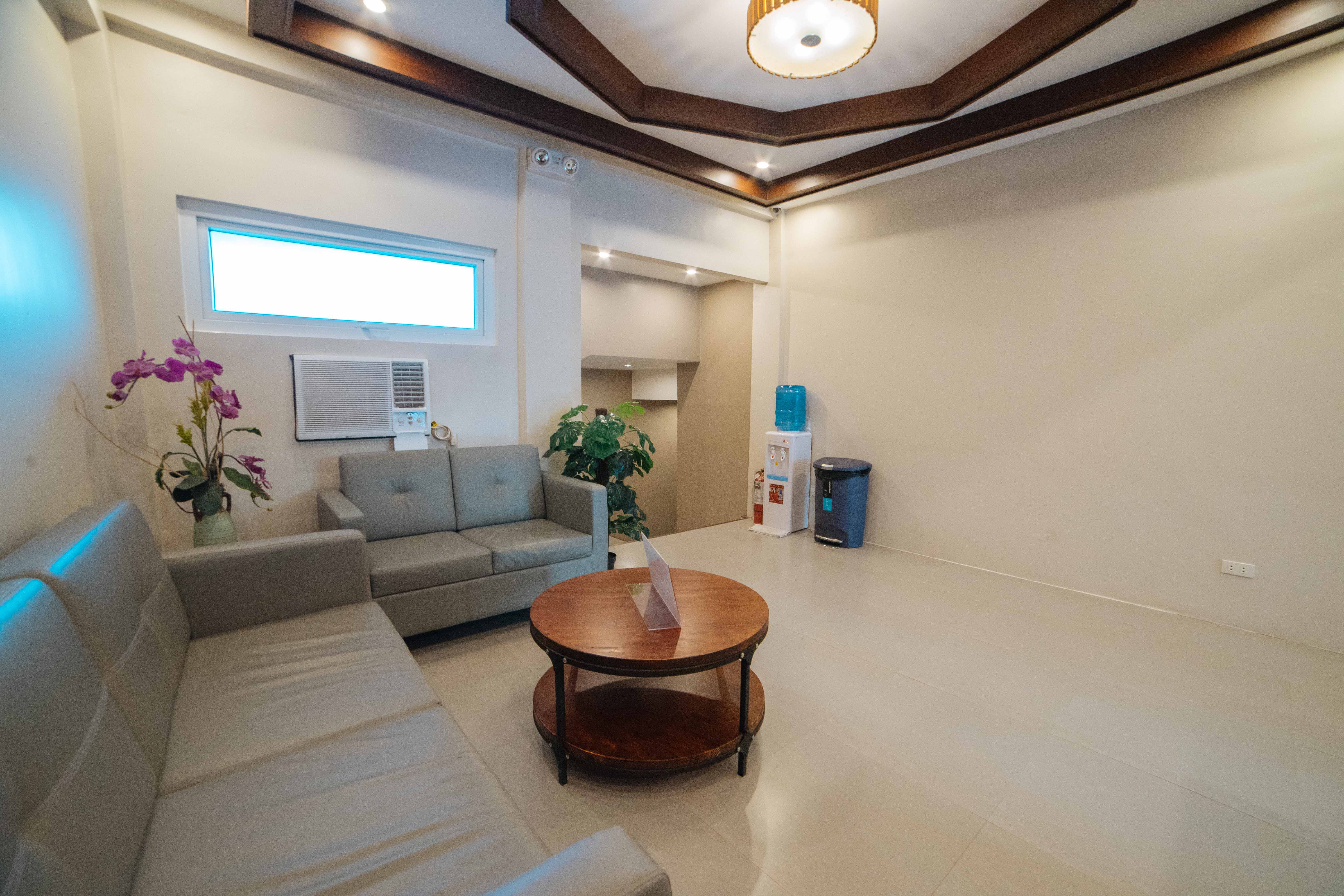 RedDoorz at Traveler's Inn Bajada Davao