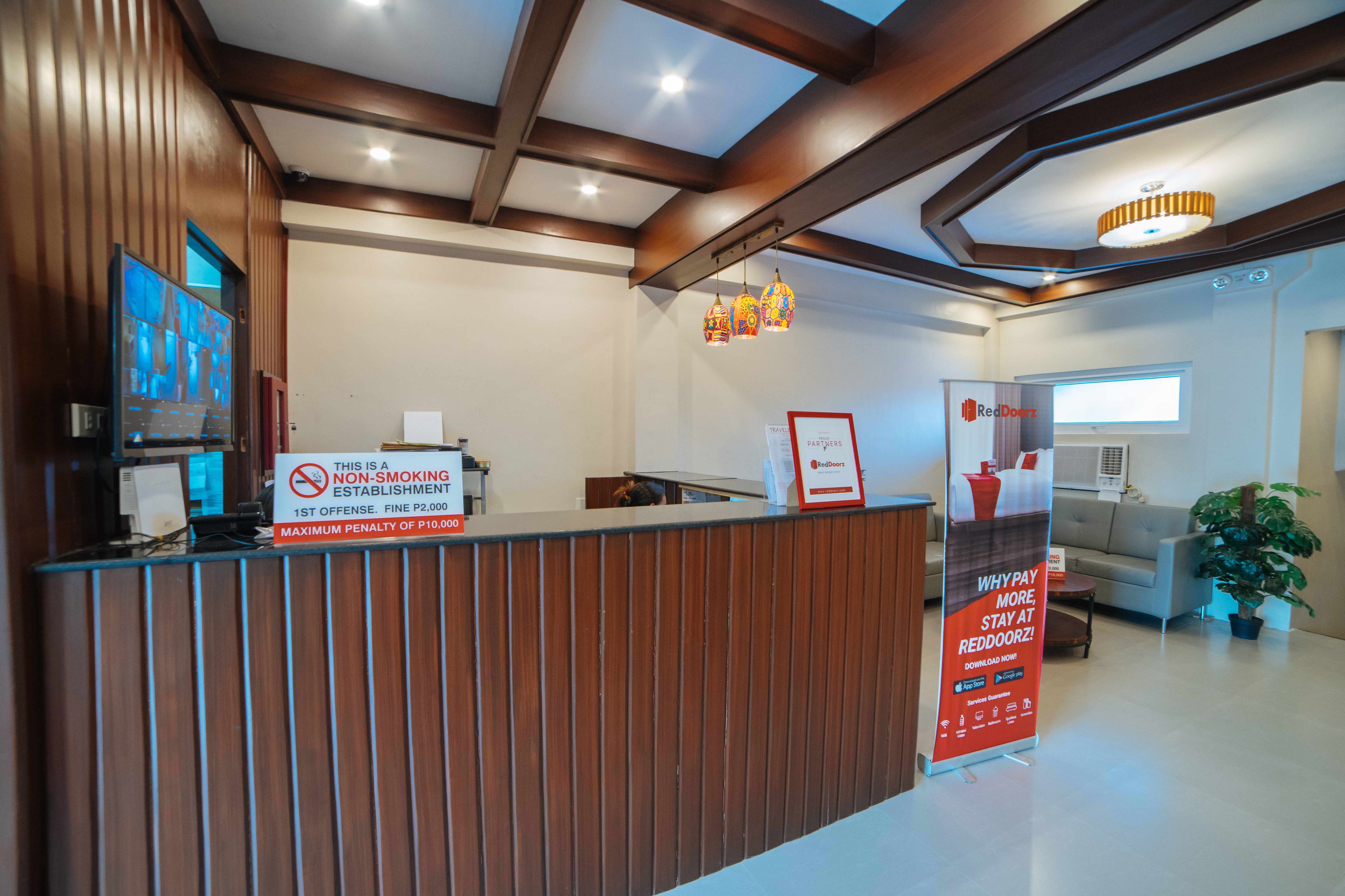 RedDoorz at Traveler's Inn Bajada Davao