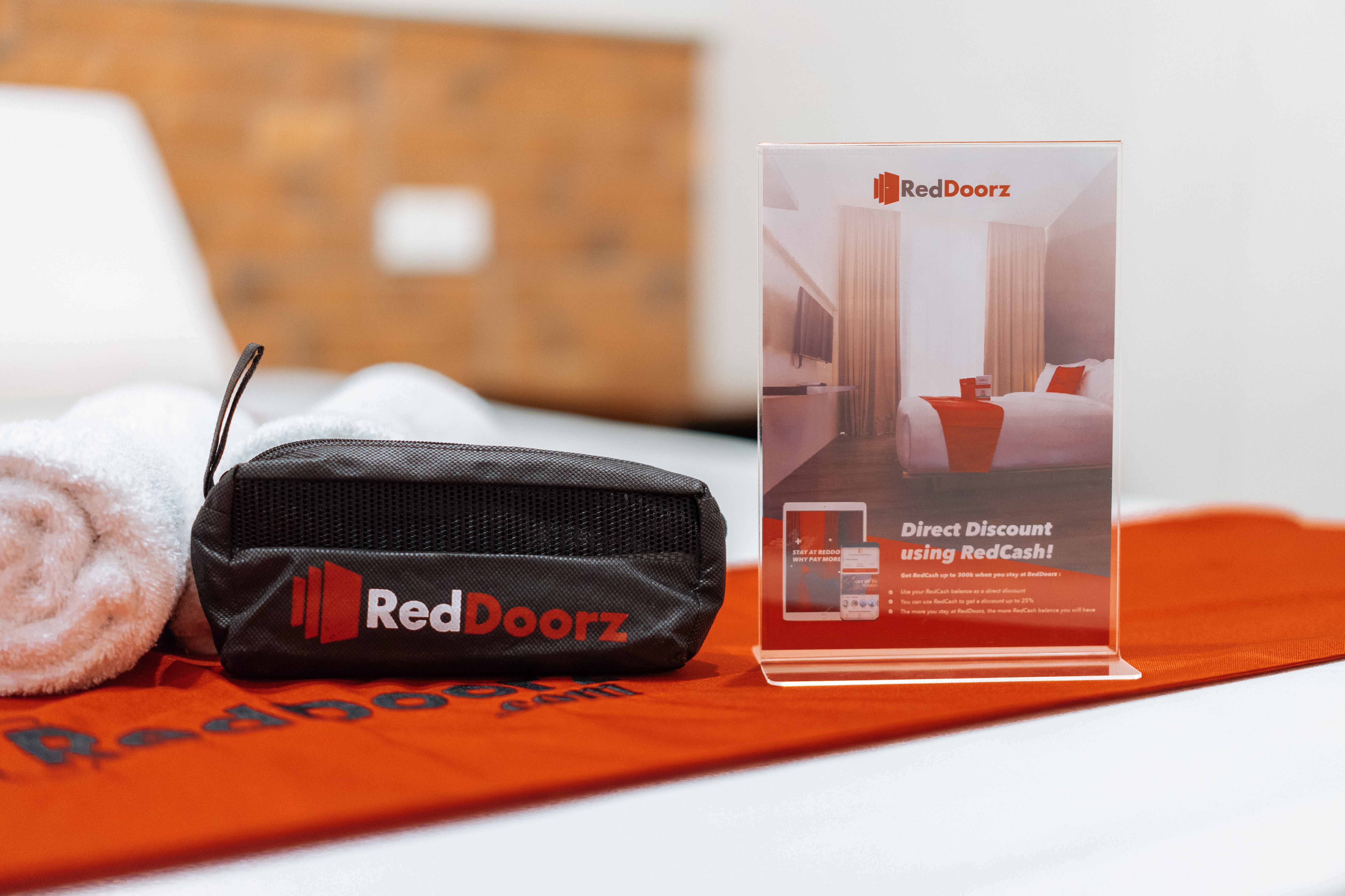 RedDoorz at Traveler's Inn Bajada Davao
