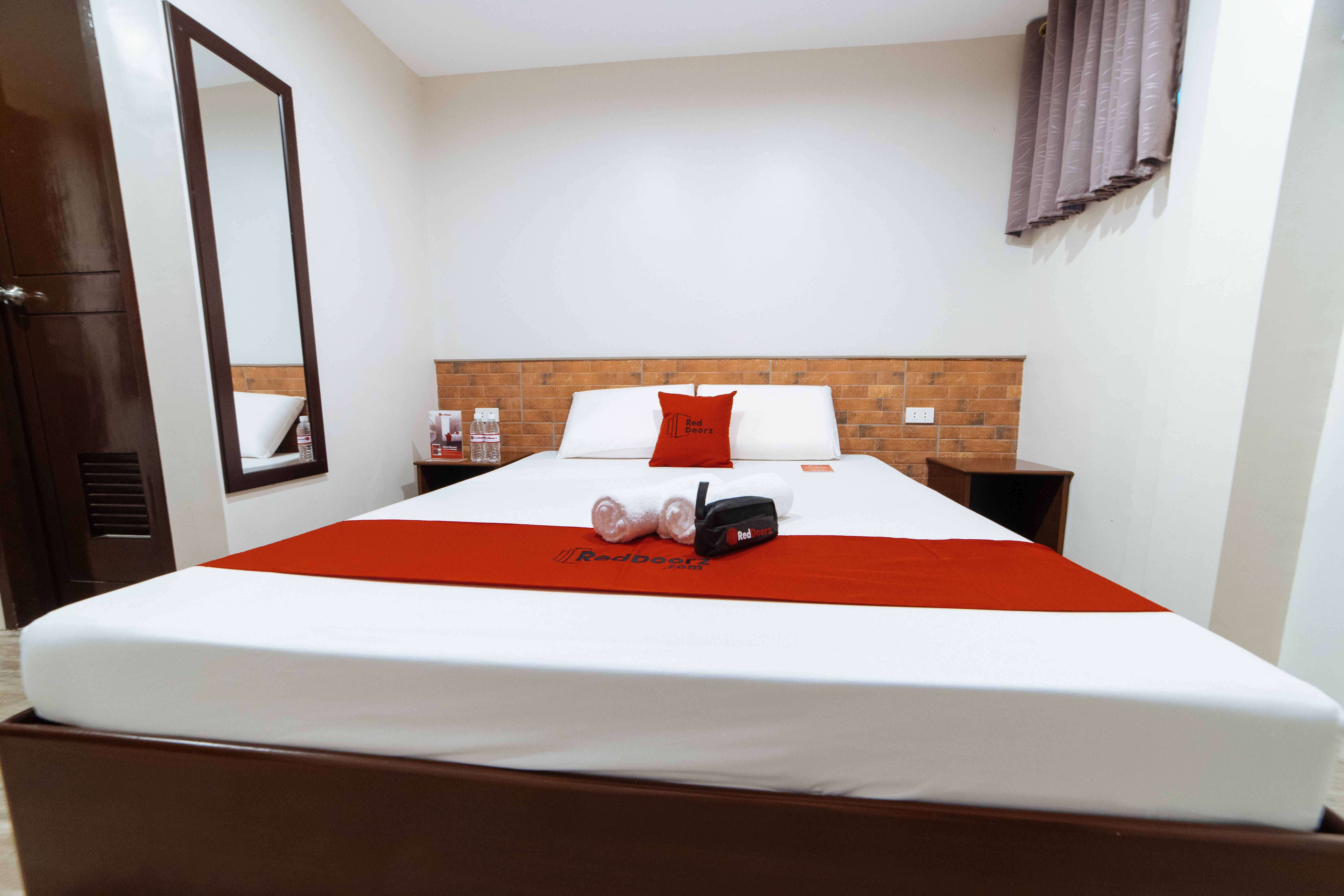 RedDoorz at Traveler's Inn Bajada Davao