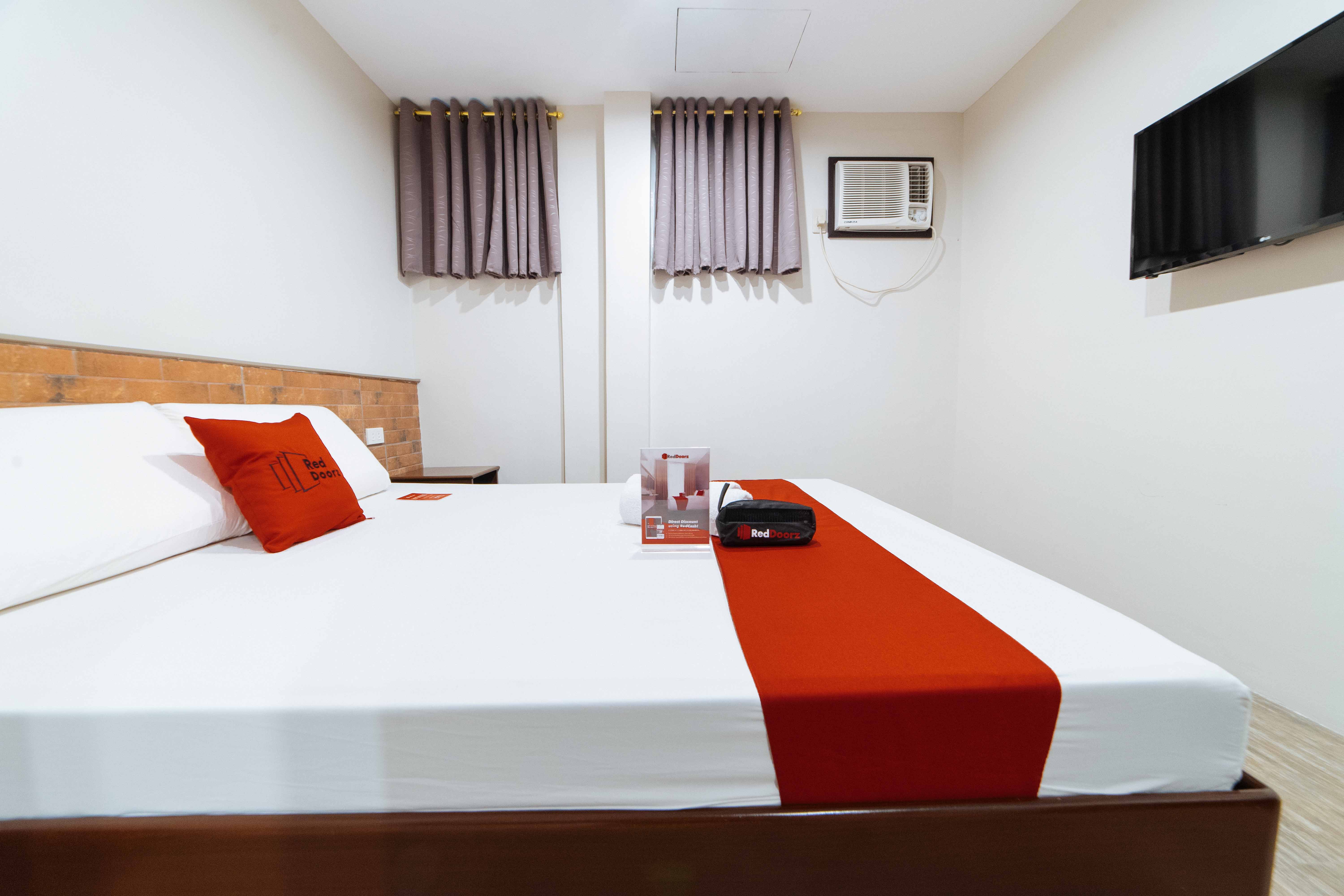 RedDoorz at Traveler's Inn Bajada Davao