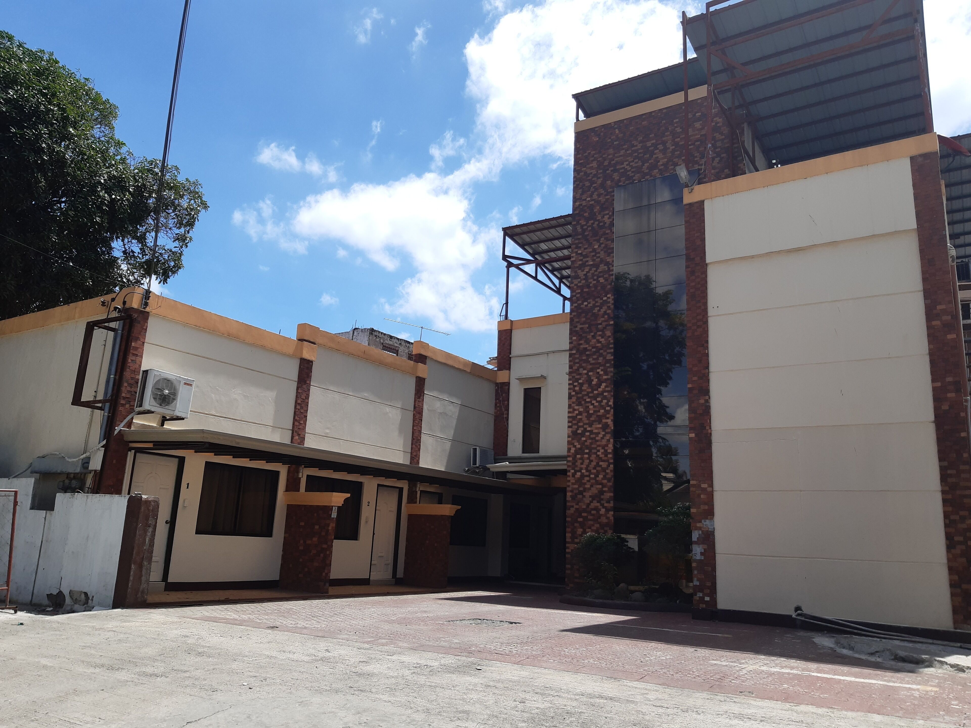 Sharana Pensionne by OYO Rooms