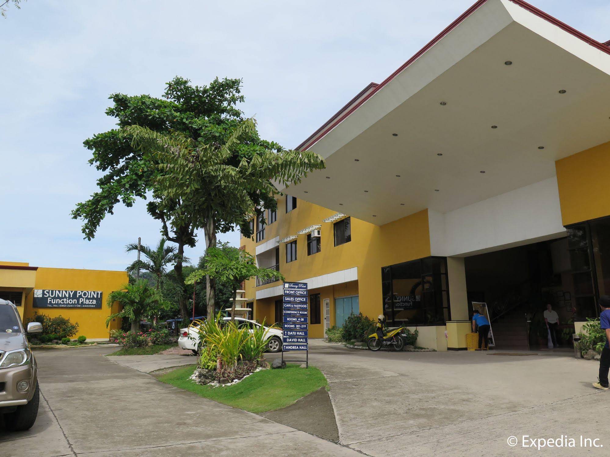 Sunny Point Hotel