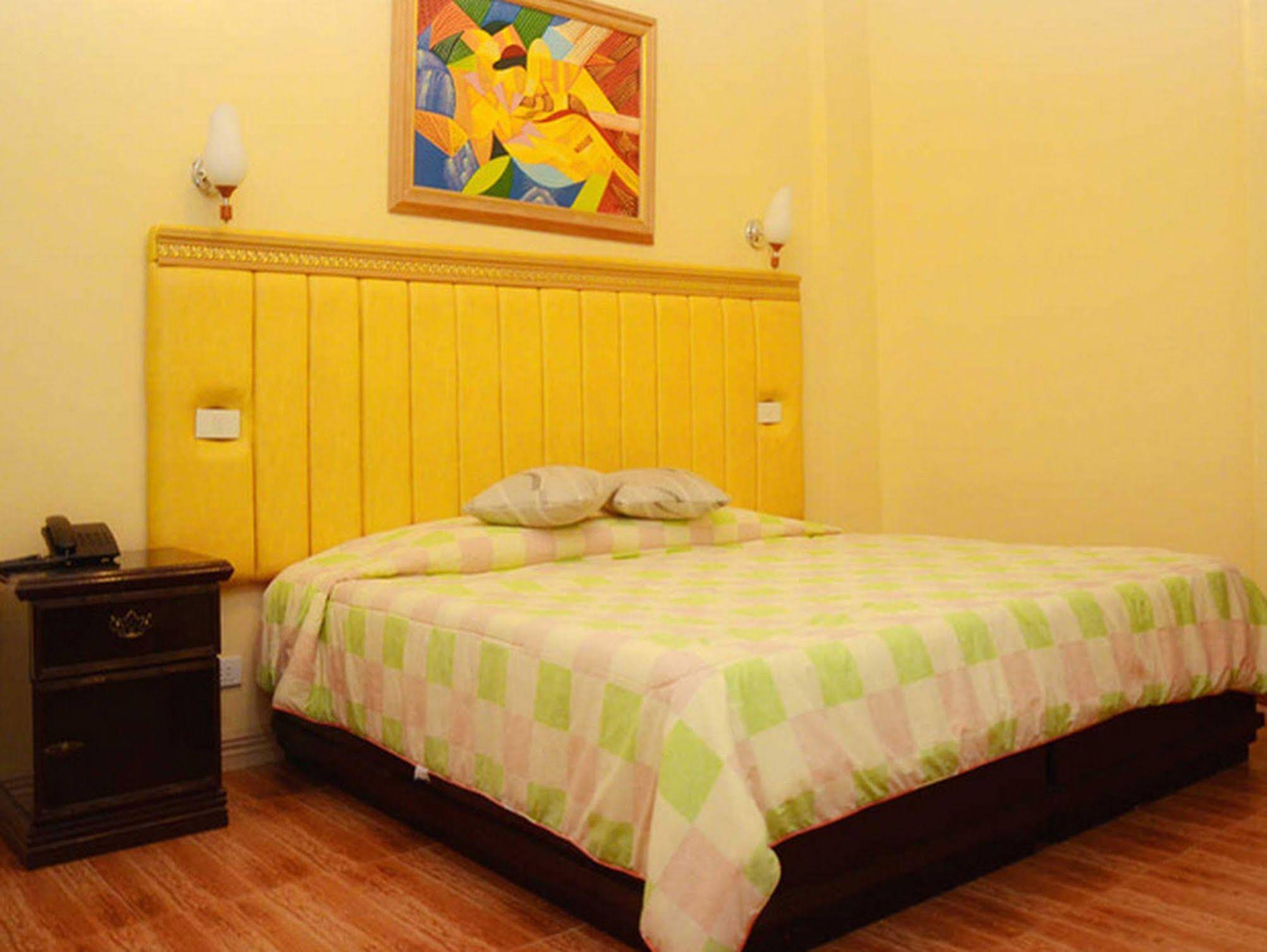 Sunny Point Hotel