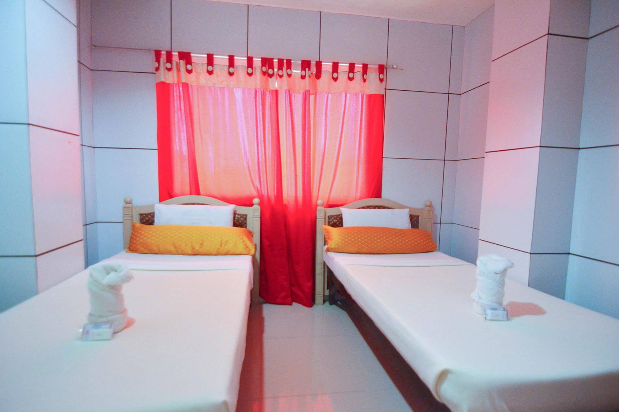Sunny Point Hotel