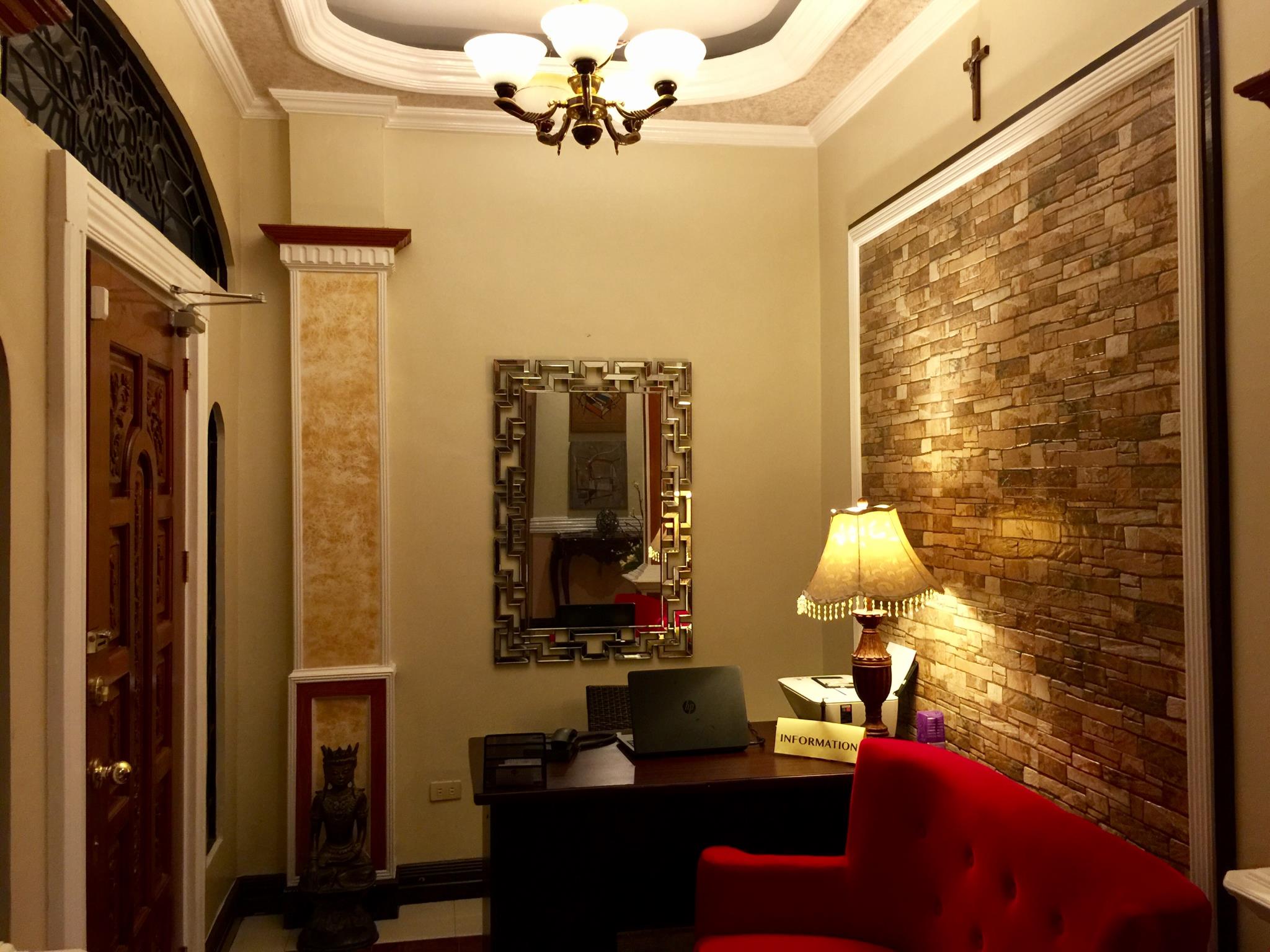 The Executive Villa Inn & Suites