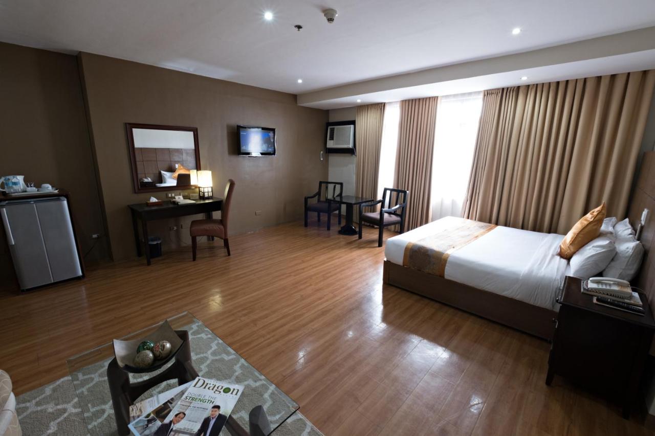 The Pinnacle Hotel and Suites