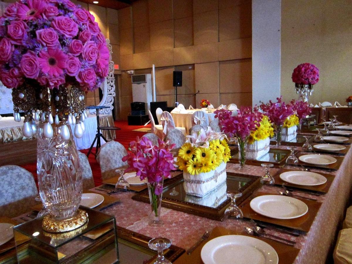 The Pinnacle Hotel and Suites