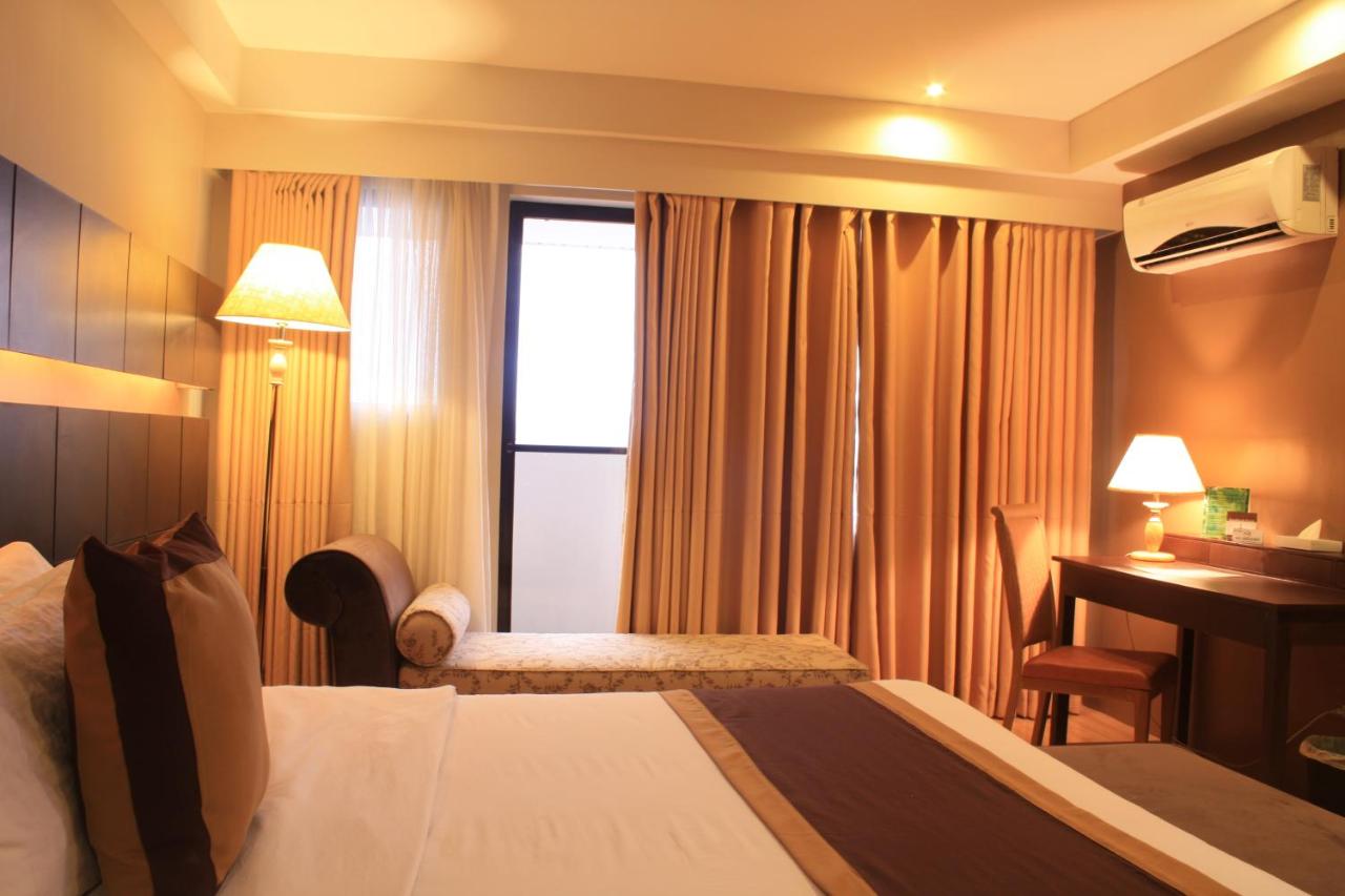 The Pinnacle Hotel and Suites