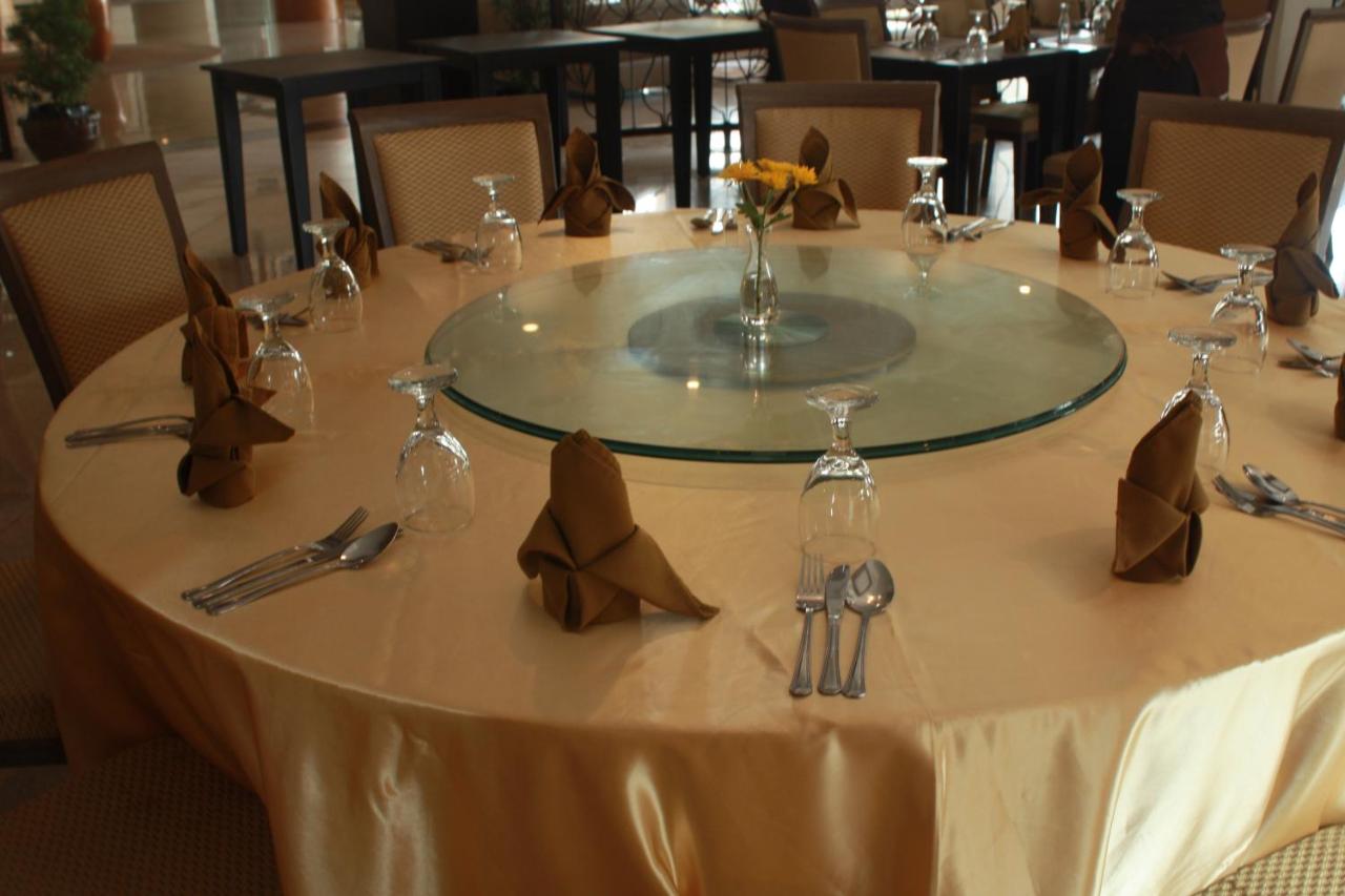 The Pinnacle Hotel and Suites