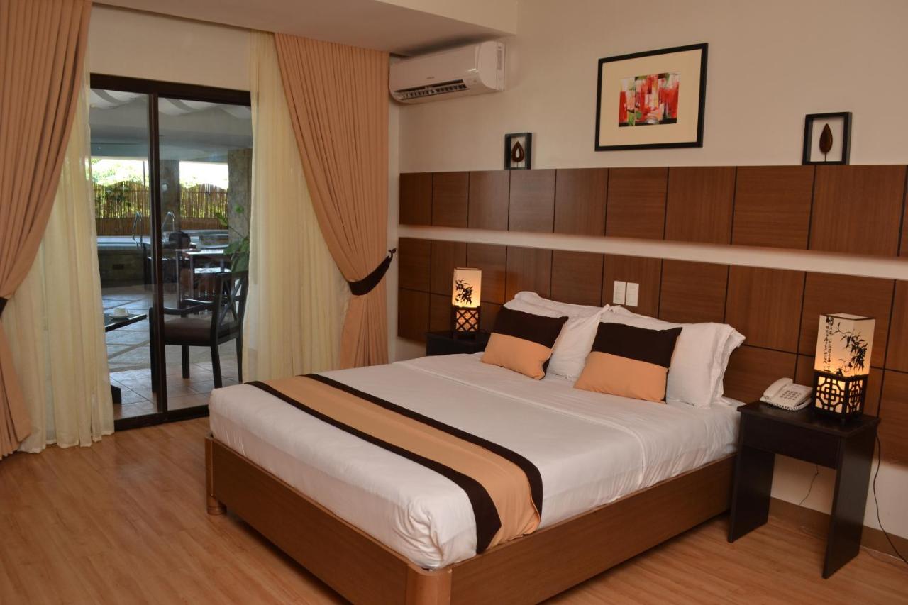 The Pinnacle Hotel and Suites