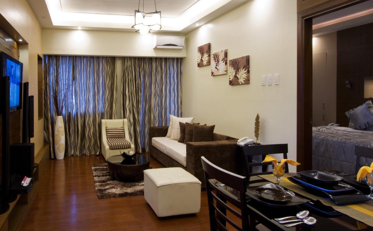 The Pinnacle Hotel and Suites