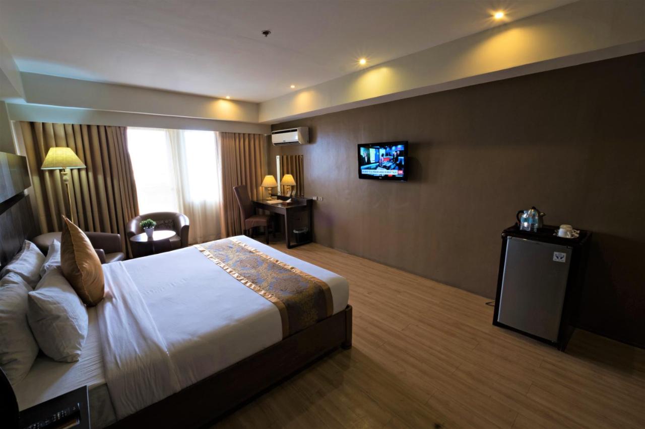 The Pinnacle Hotel and Suites