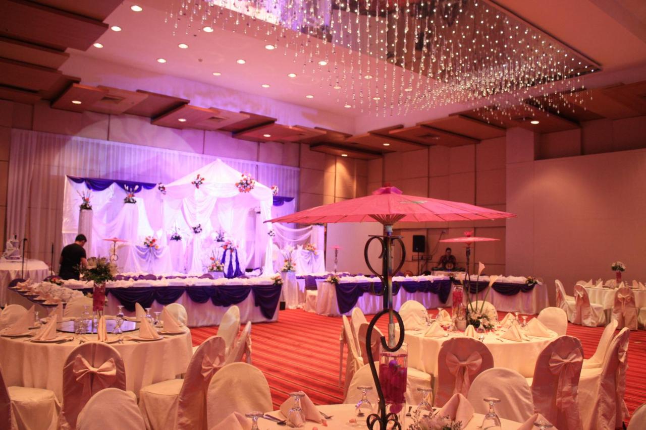 The Pinnacle Hotel and Suites