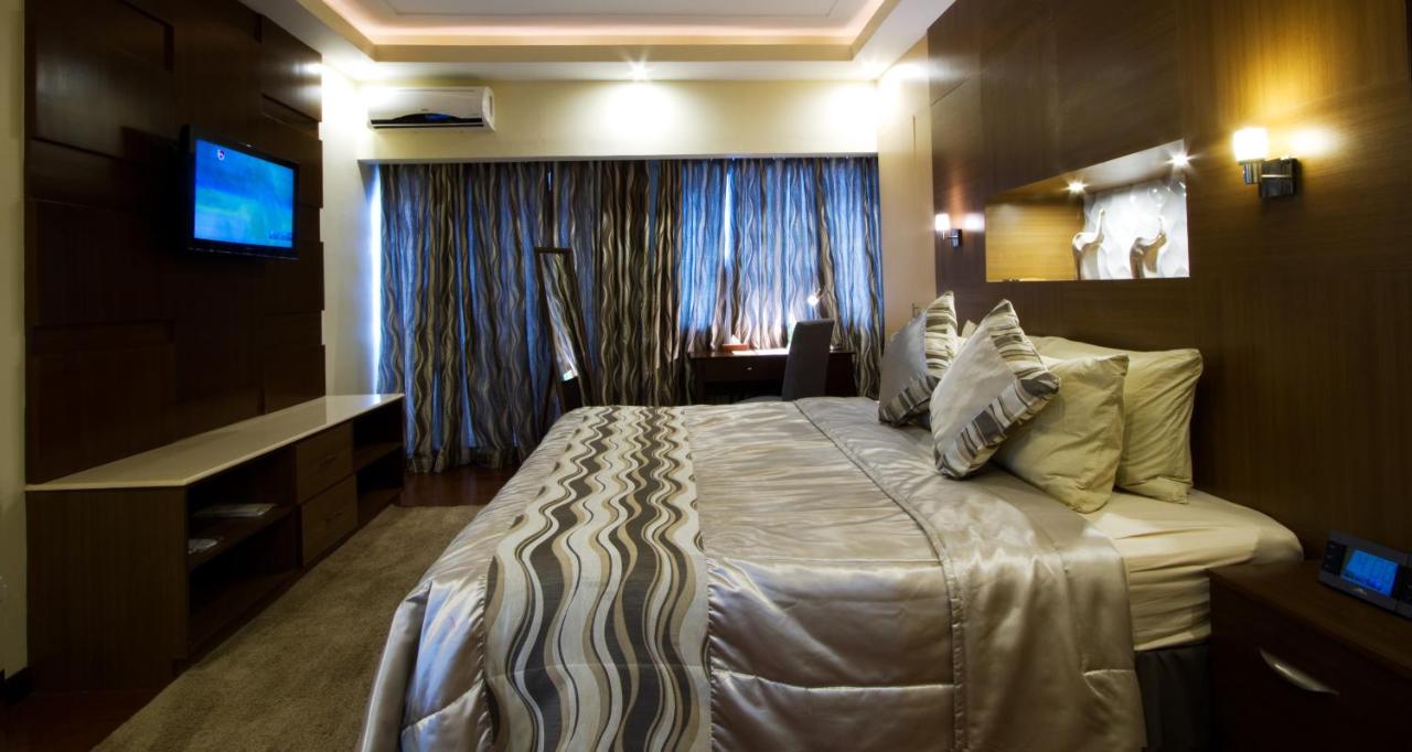 The Pinnacle Hotel and Suites