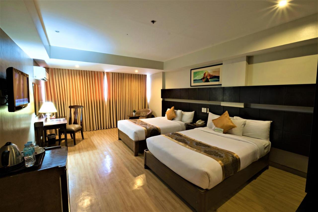 The Pinnacle Hotel and Suites