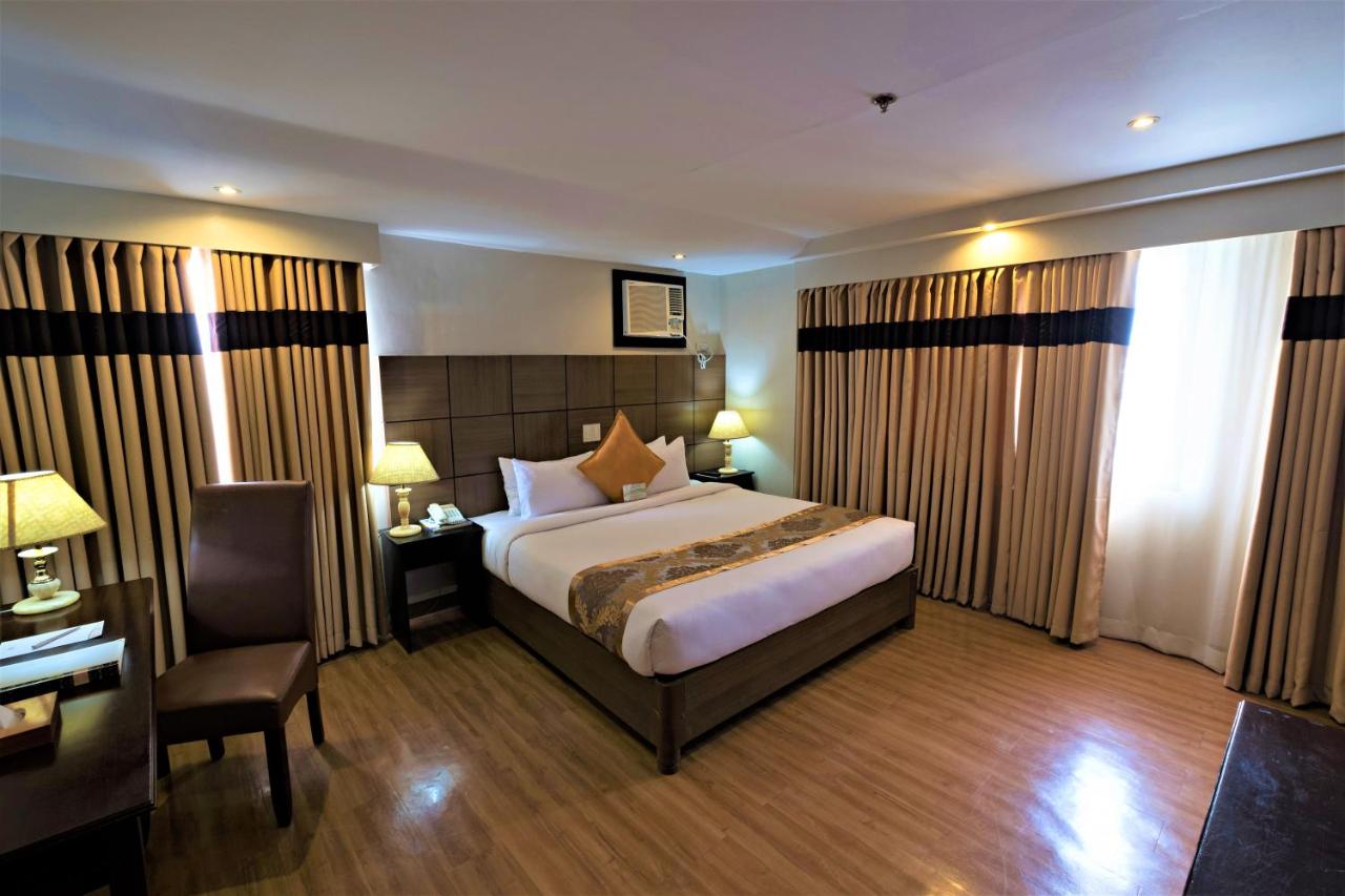 The Pinnacle Hotel and Suites