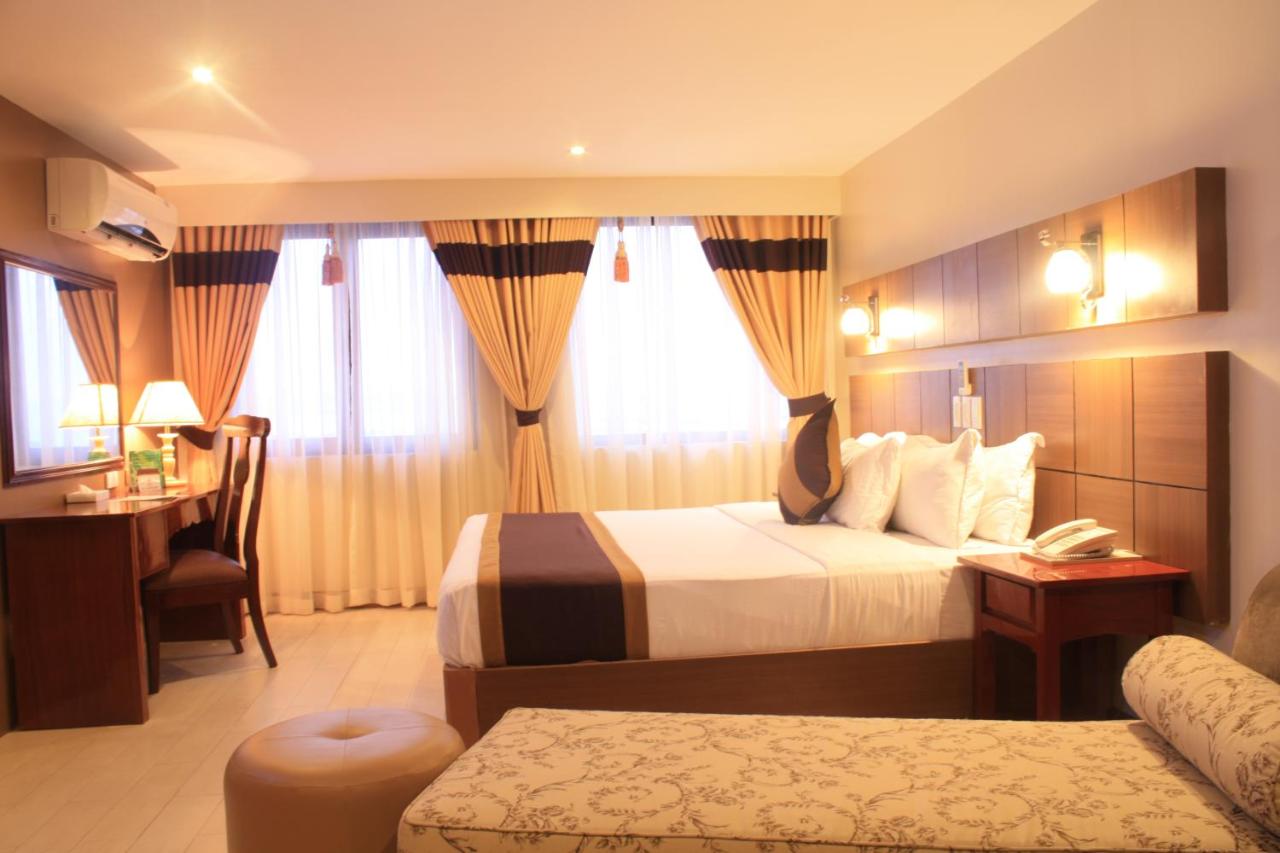 The Pinnacle Hotel and Suites