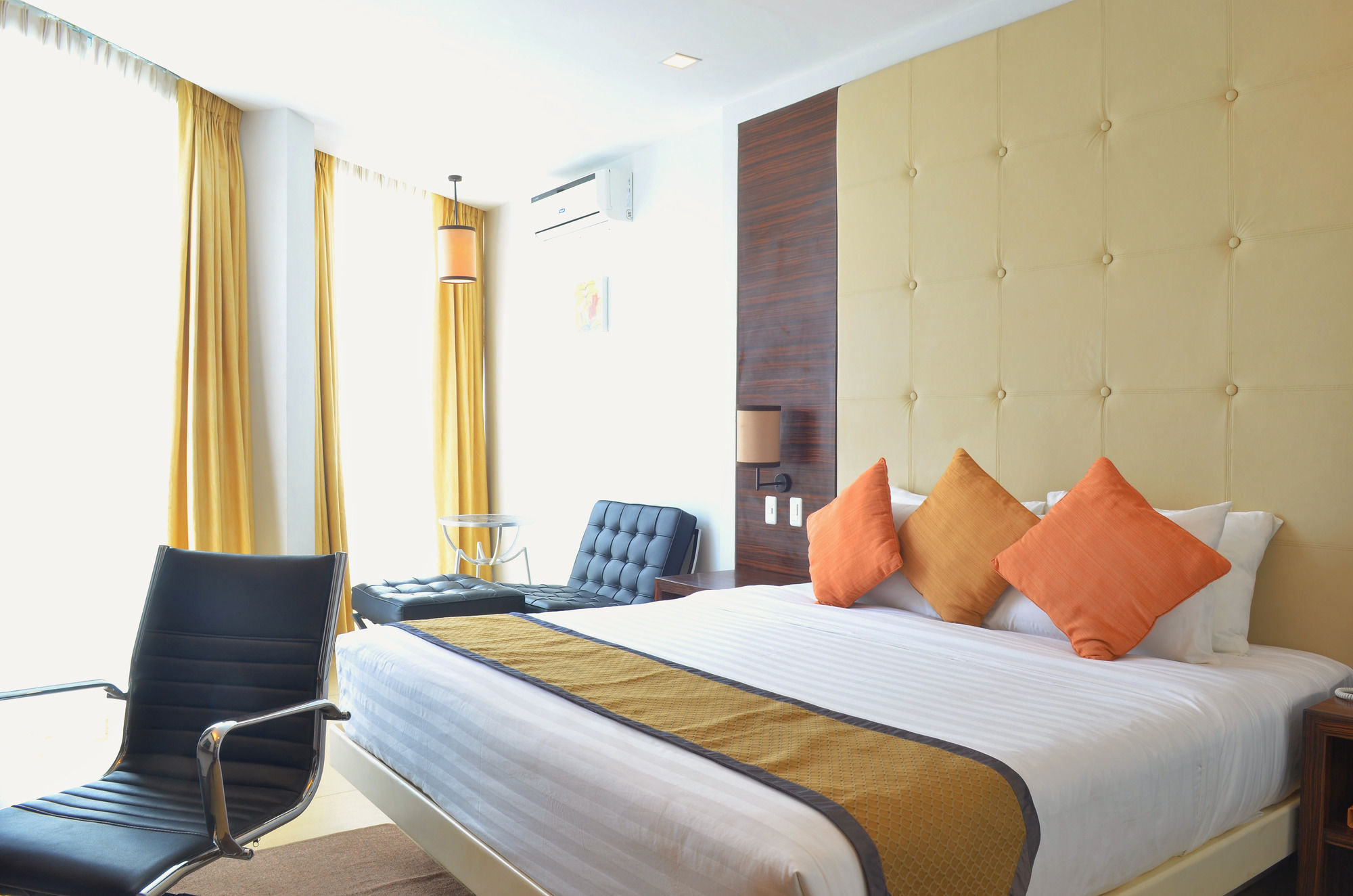 D'Hotel & Suites