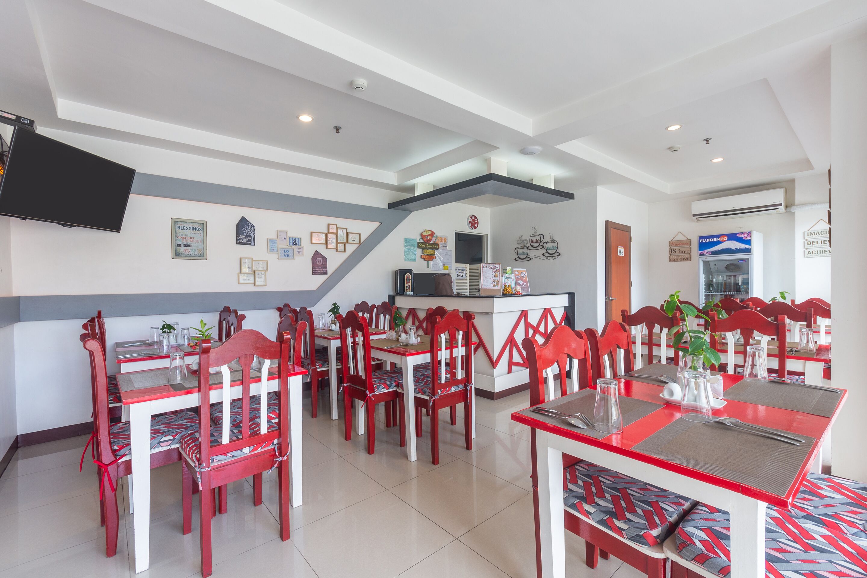 Blue Horizon Hostel by OYO Rooms