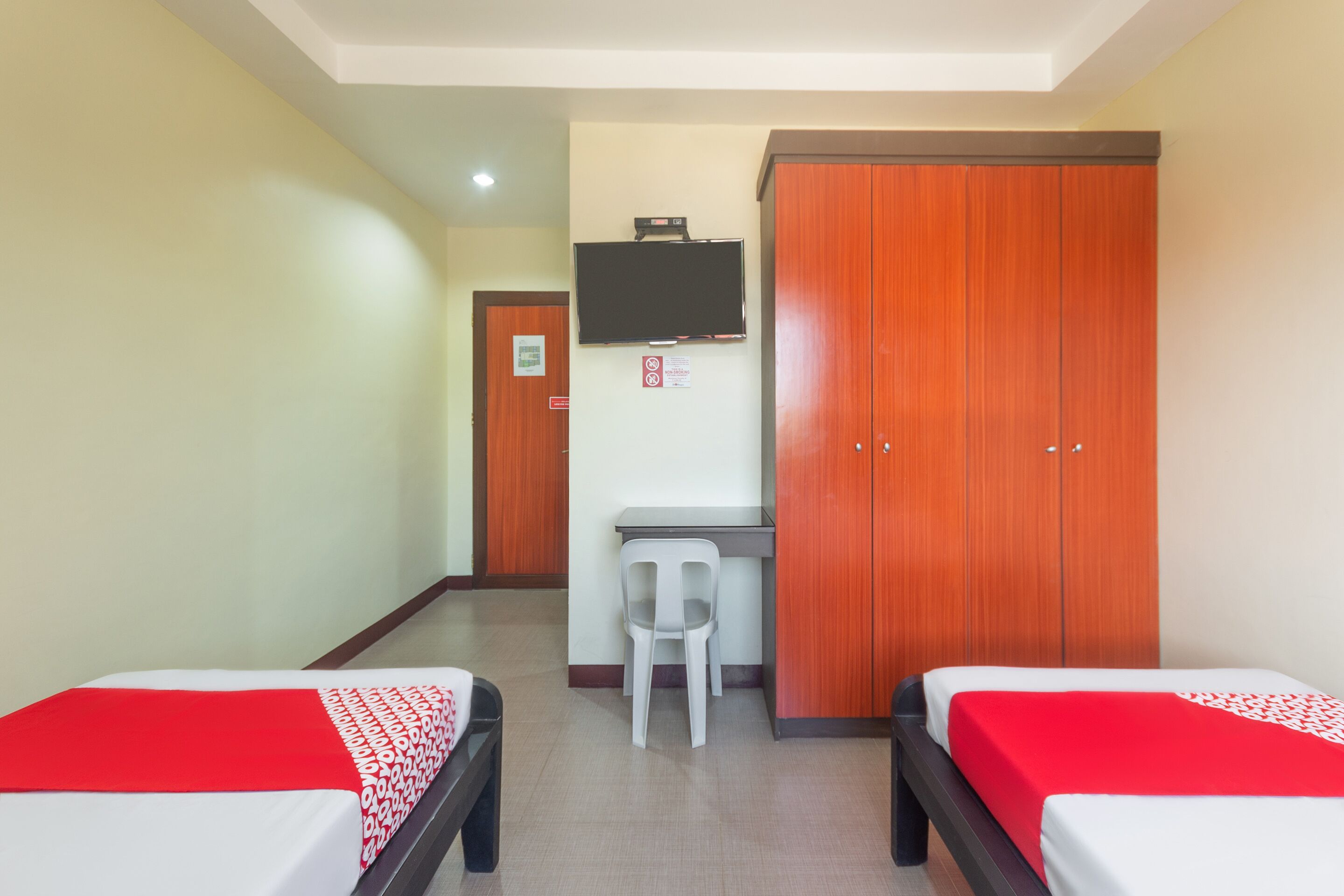 Blue Horizon Hostel by OYO Rooms