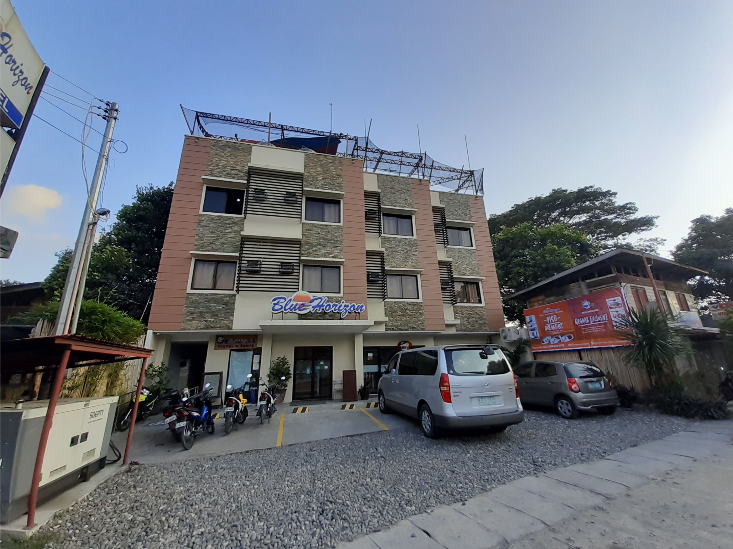 Blue Horizon Hostel by OYO Rooms