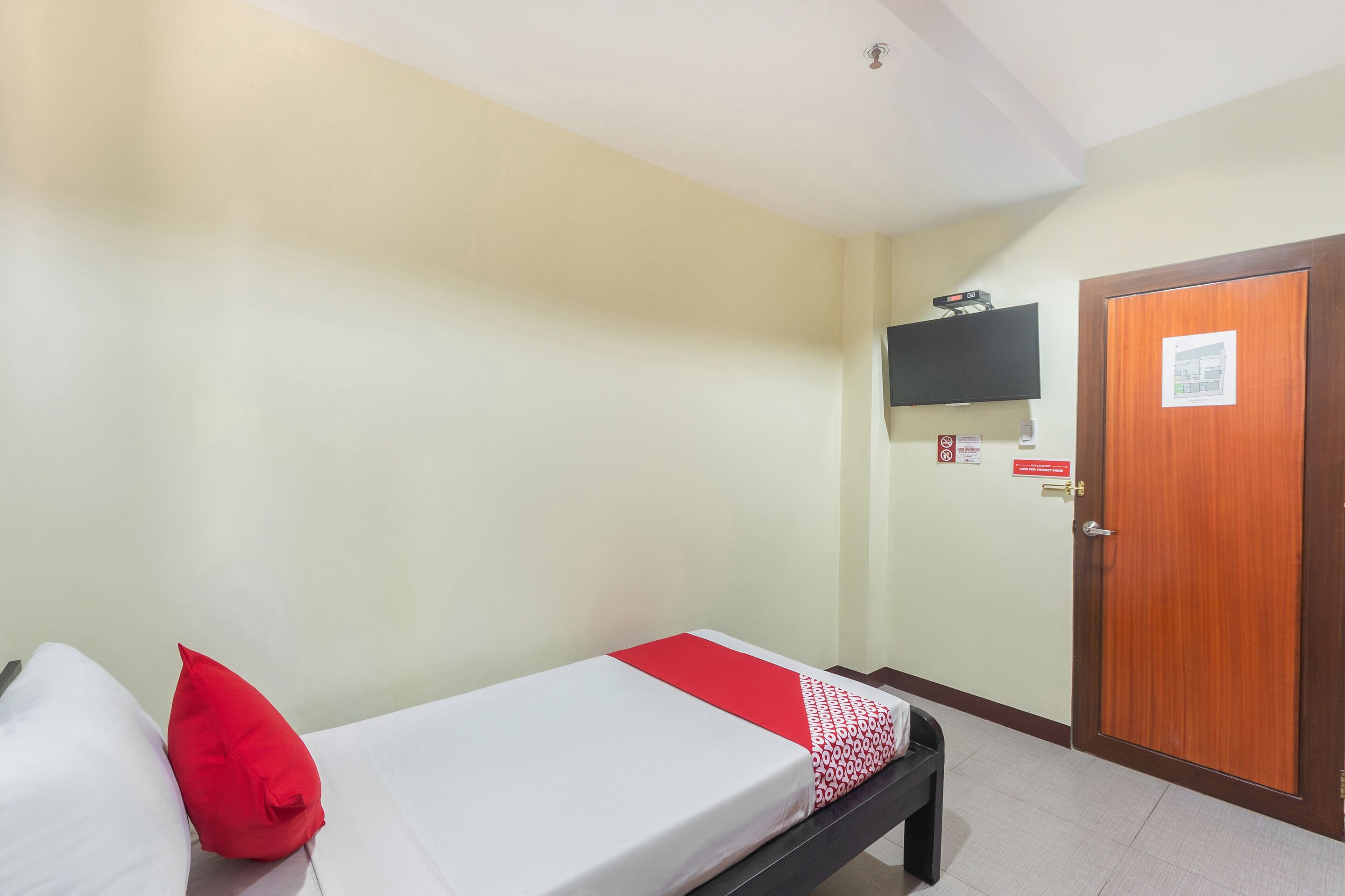 Blue Horizon Hostel by OYO Rooms