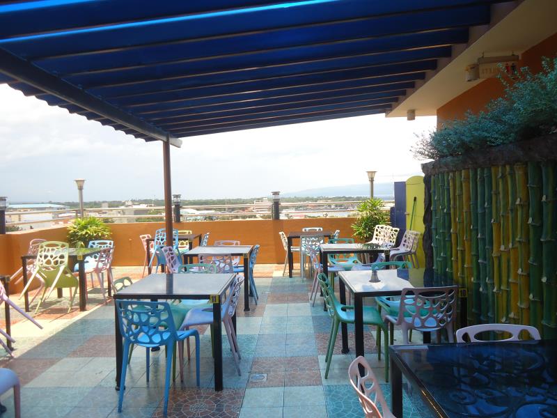 C & L Bay View Inn