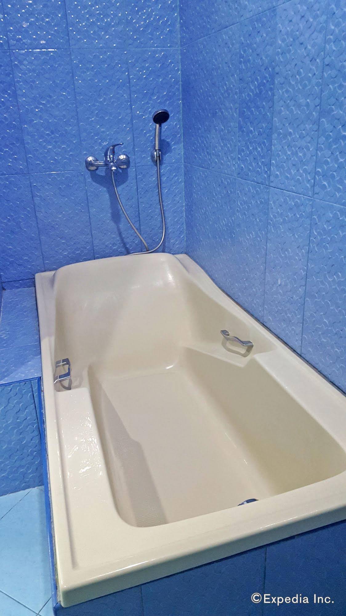 C & L Suites Inn