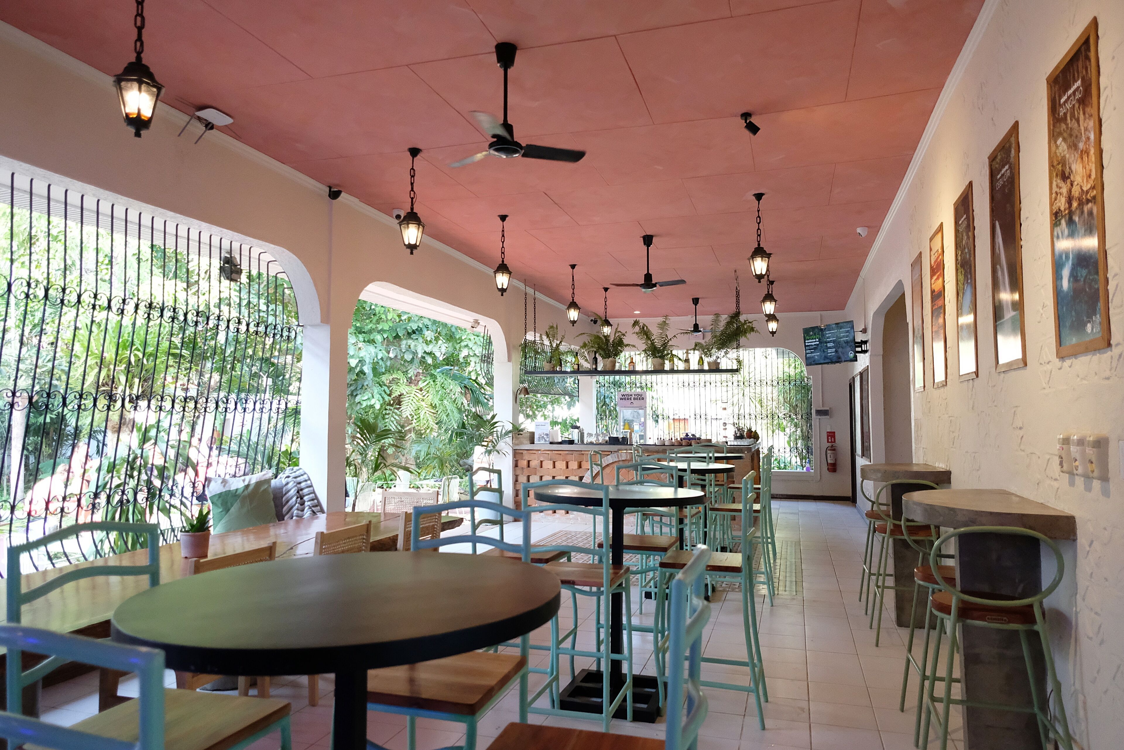 Mad Monkey Dumaguete