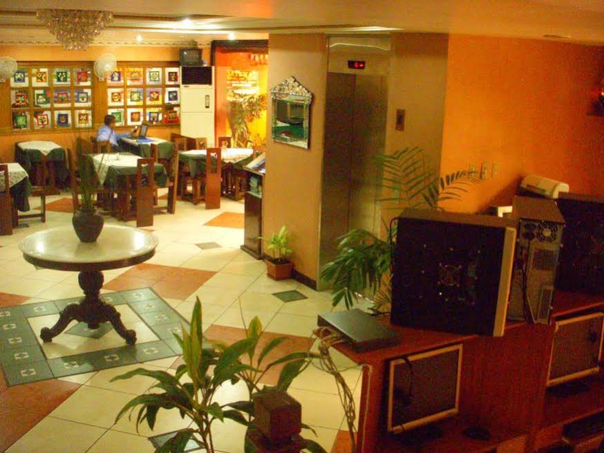 Plaza Maria Luisa Suites Inn
