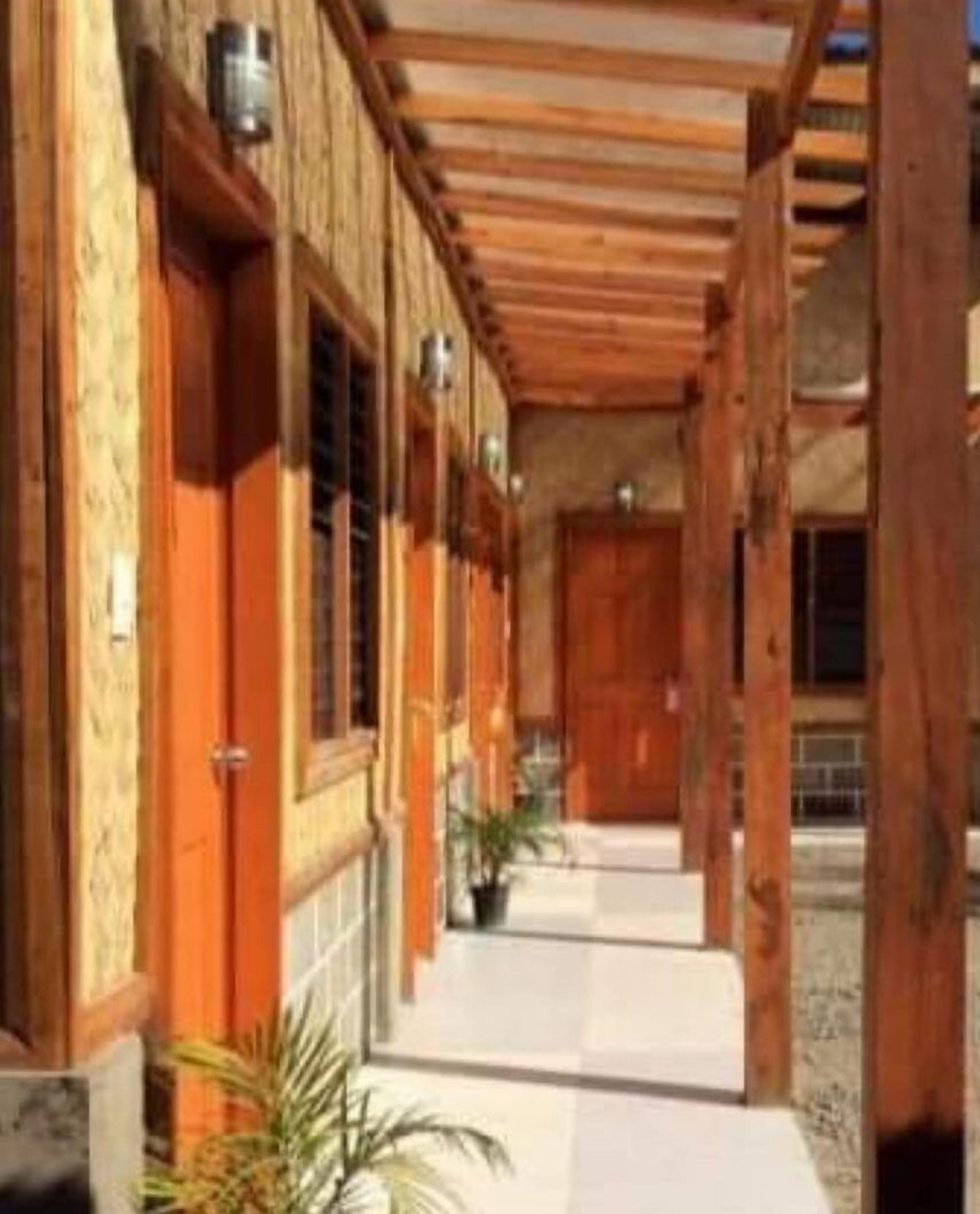 Cherry's Courtyard Hotel