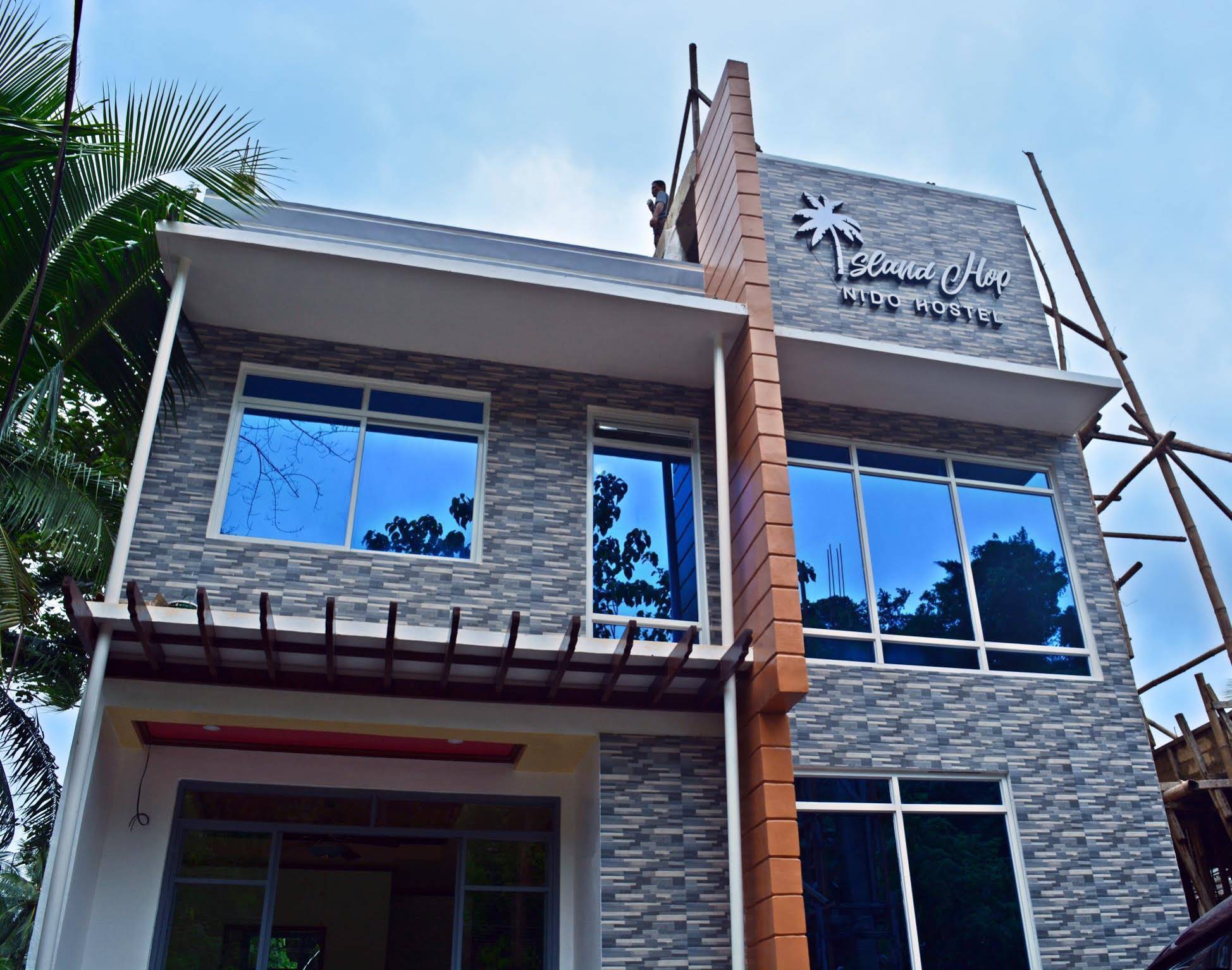 Island Hop Nido Hostel