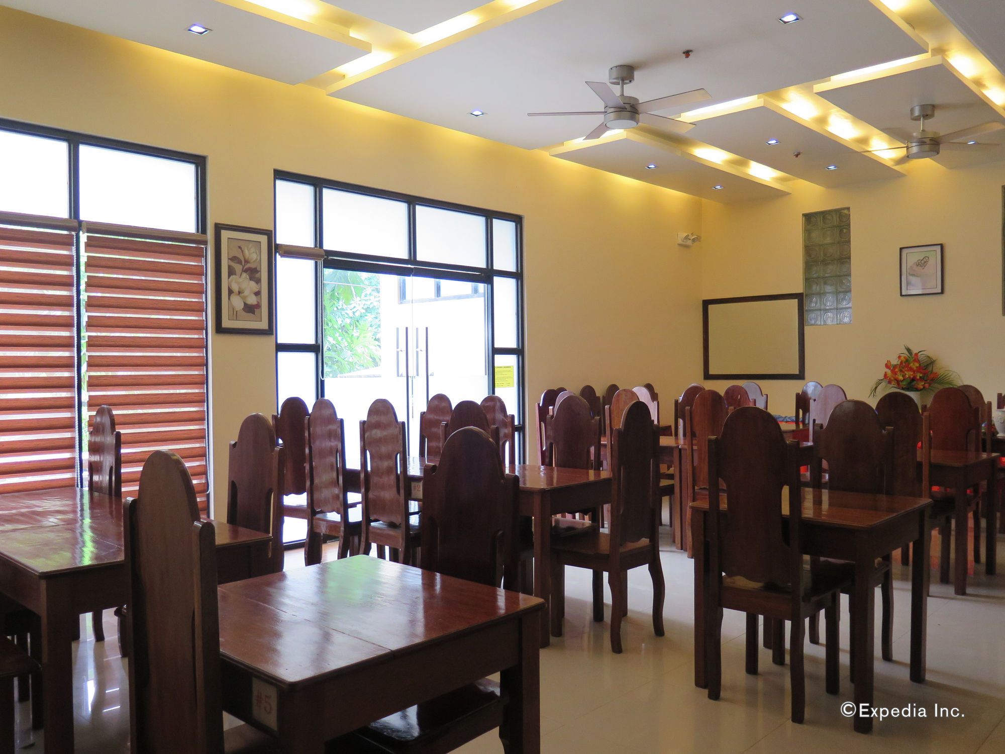 Rovic's Tourist Hotel