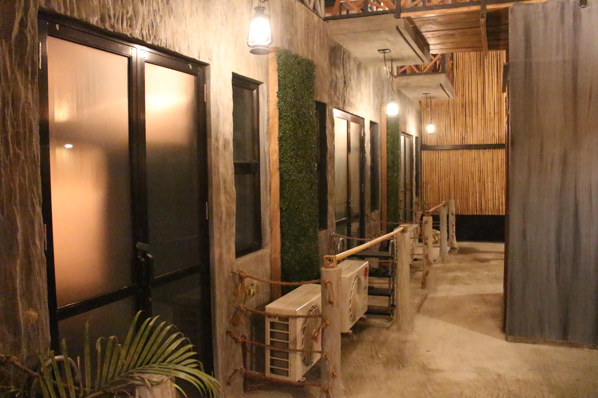 The Cavern Pod Hotel & Specialty Cafe  Hostel