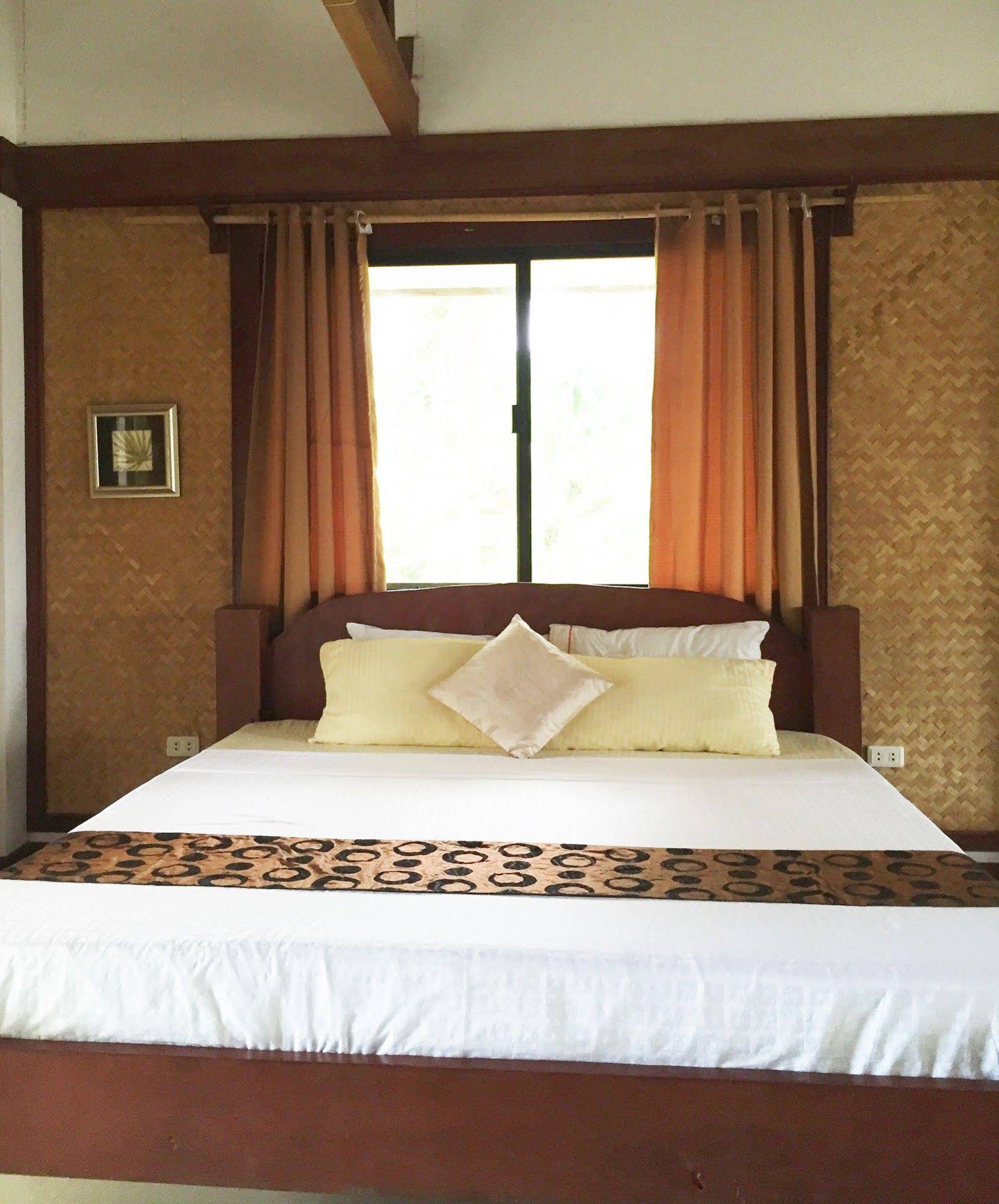 Villa Verde Safari & Pagi Dive Center