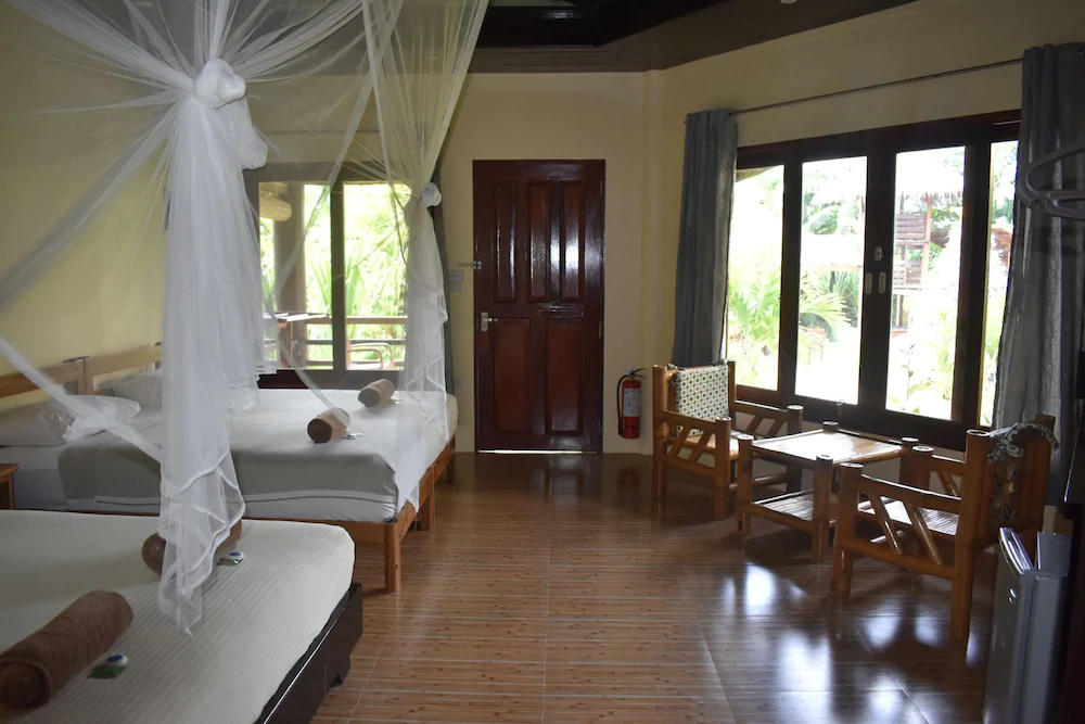 Jonas & Twins Resort