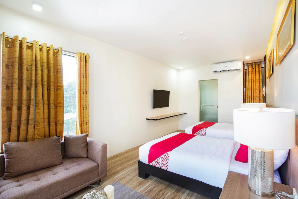 Casa Mia Hotel Suites by OYO Rooms