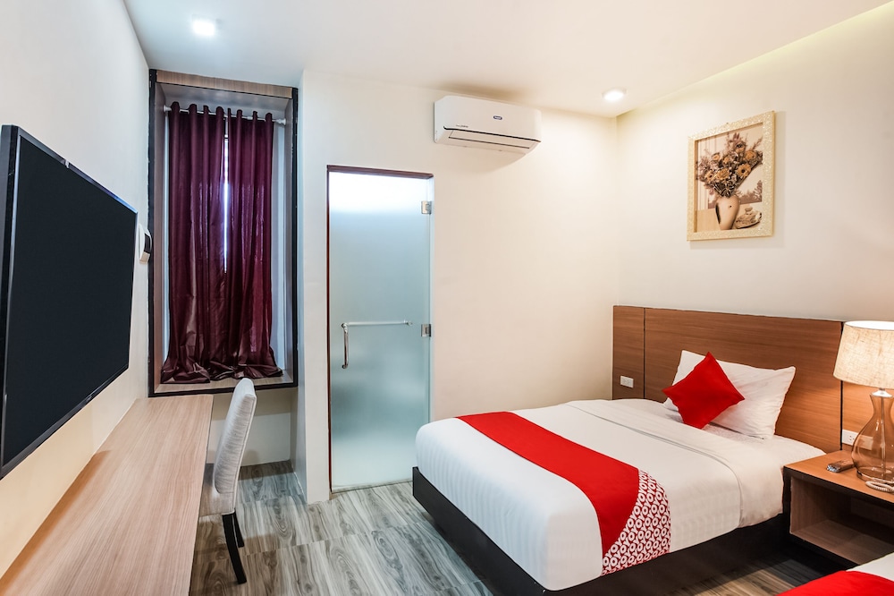 Casa Mia Hotel Suites by OYO Rooms