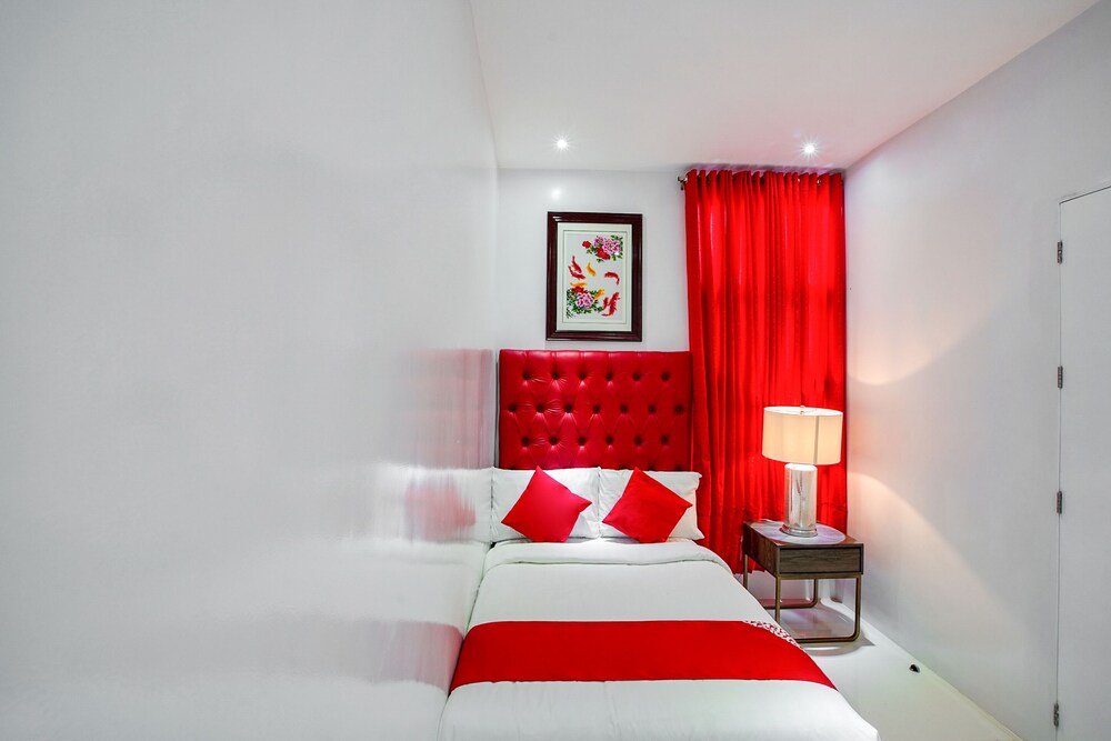 Casa Mia Hotel Suites by OYO Rooms
