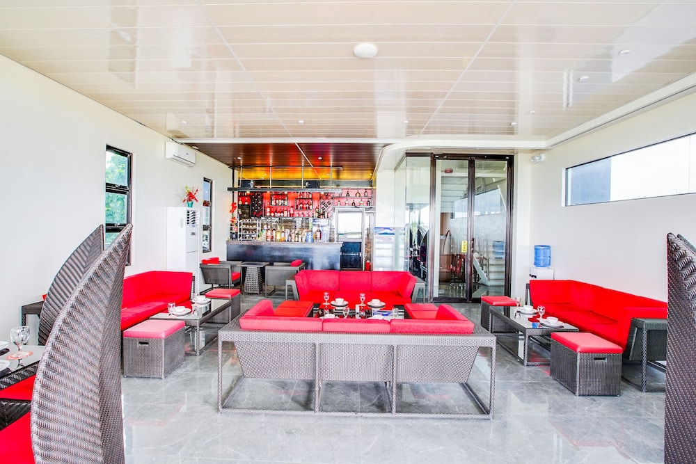 Casa Mia Hotel Suites by OYO Rooms