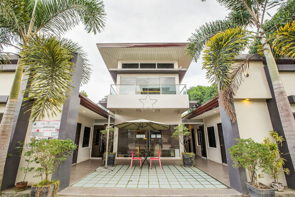 Casa Mia Hotel Suites by OYO Rooms