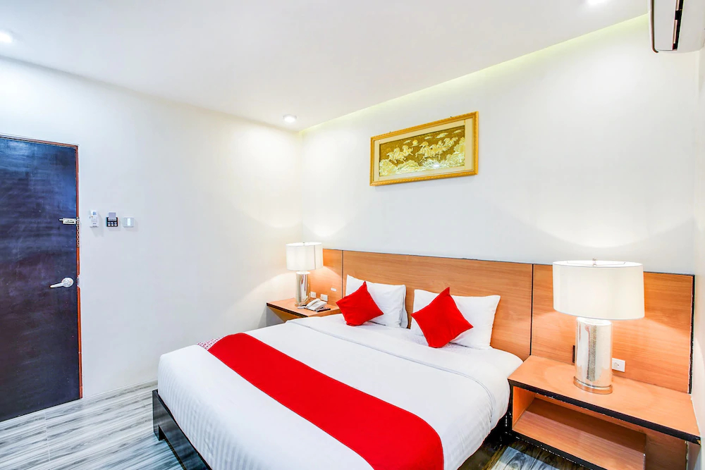 Casa Mia Hotel Suites by OYO Rooms