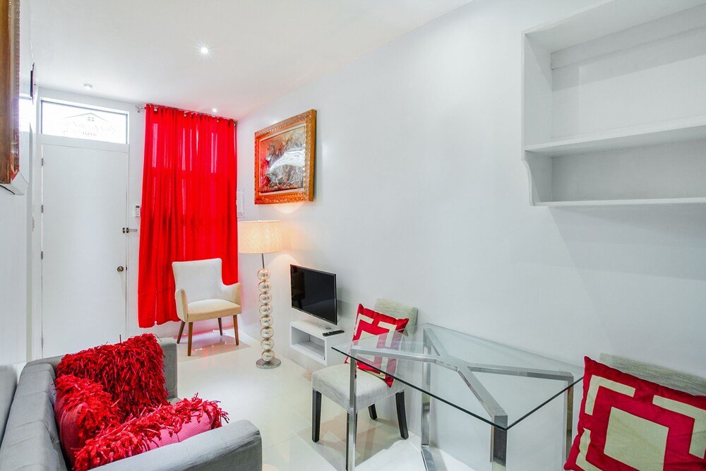 Casa Mia Hotel Suites by OYO Rooms