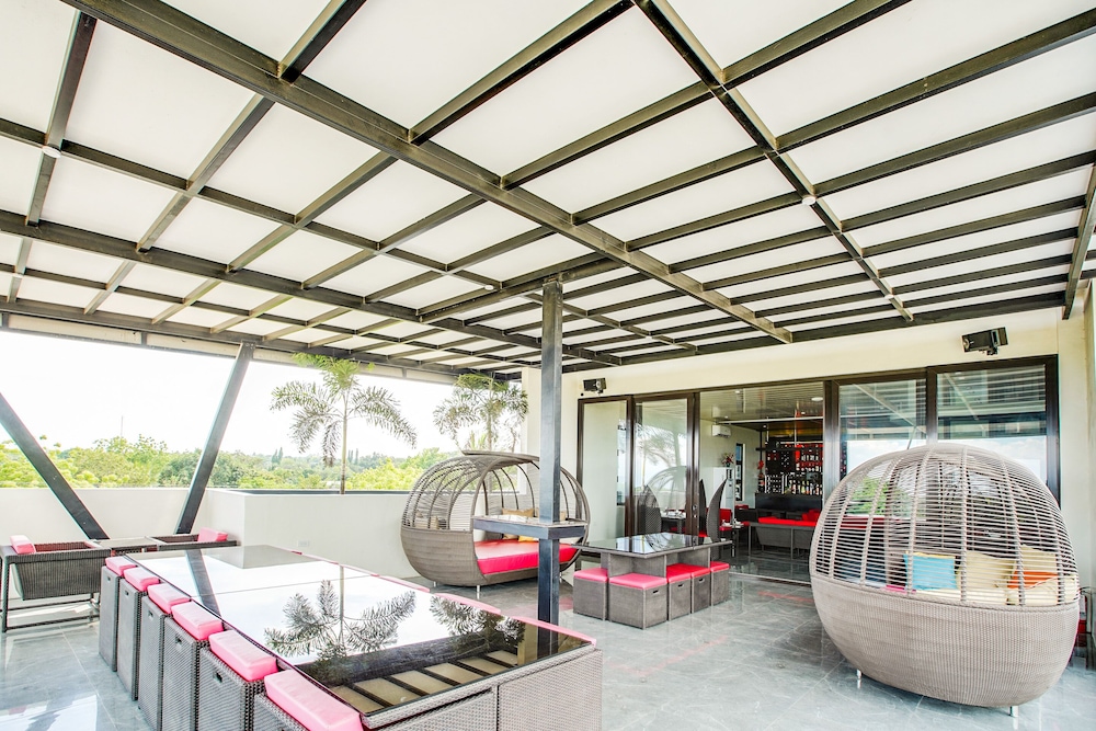 Casa Mia Hotel Suites by OYO Rooms