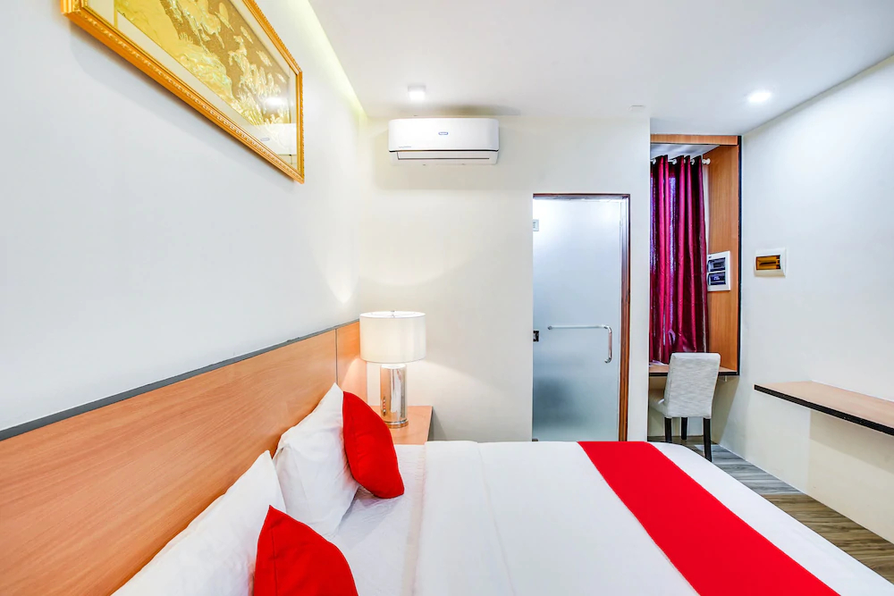 Casa Mia Hotel Suites by OYO Rooms