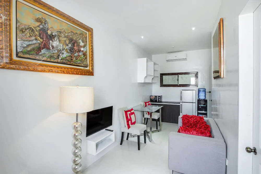 Casa Mia Hotel Suites by OYO Rooms