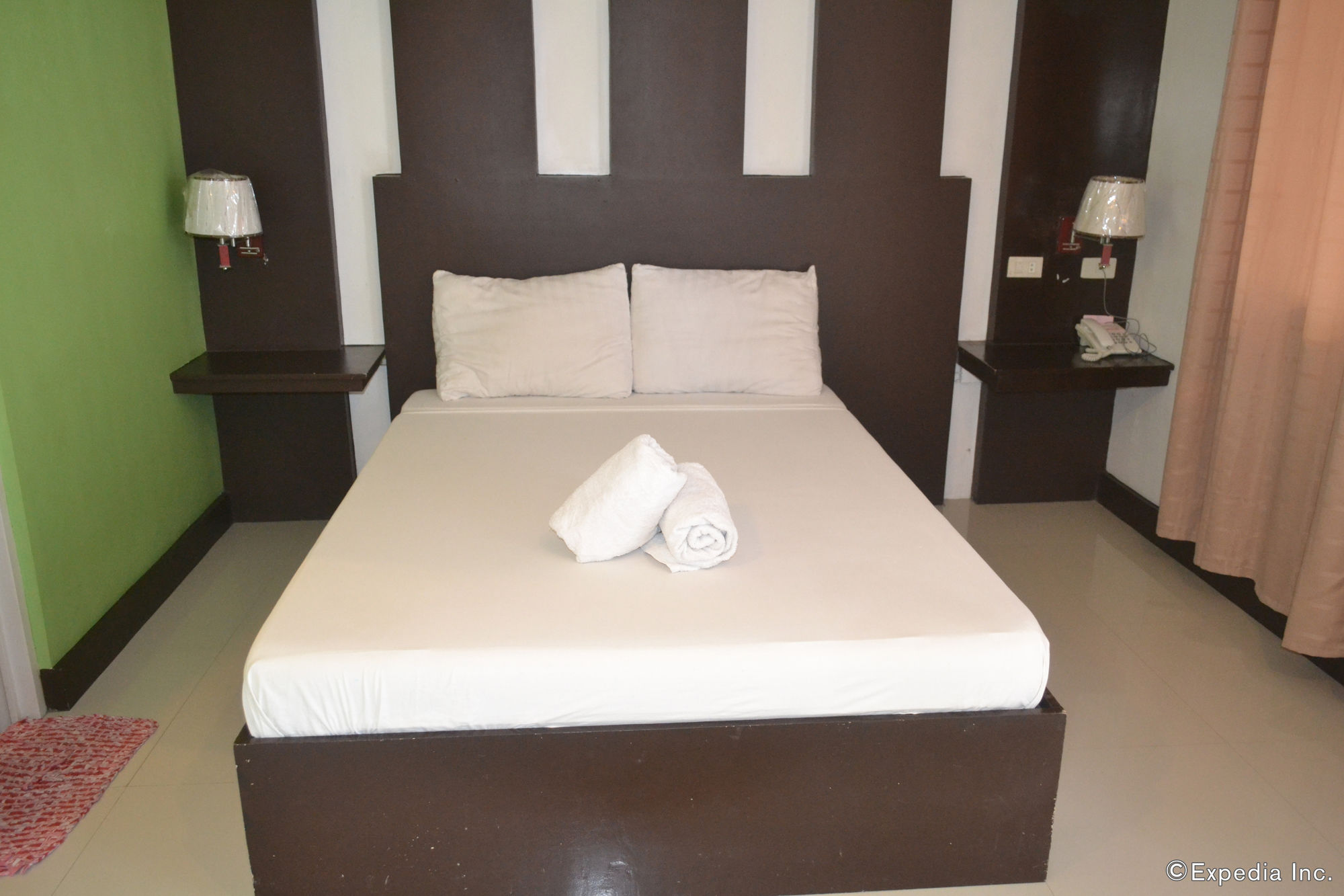 Dolyn Suites